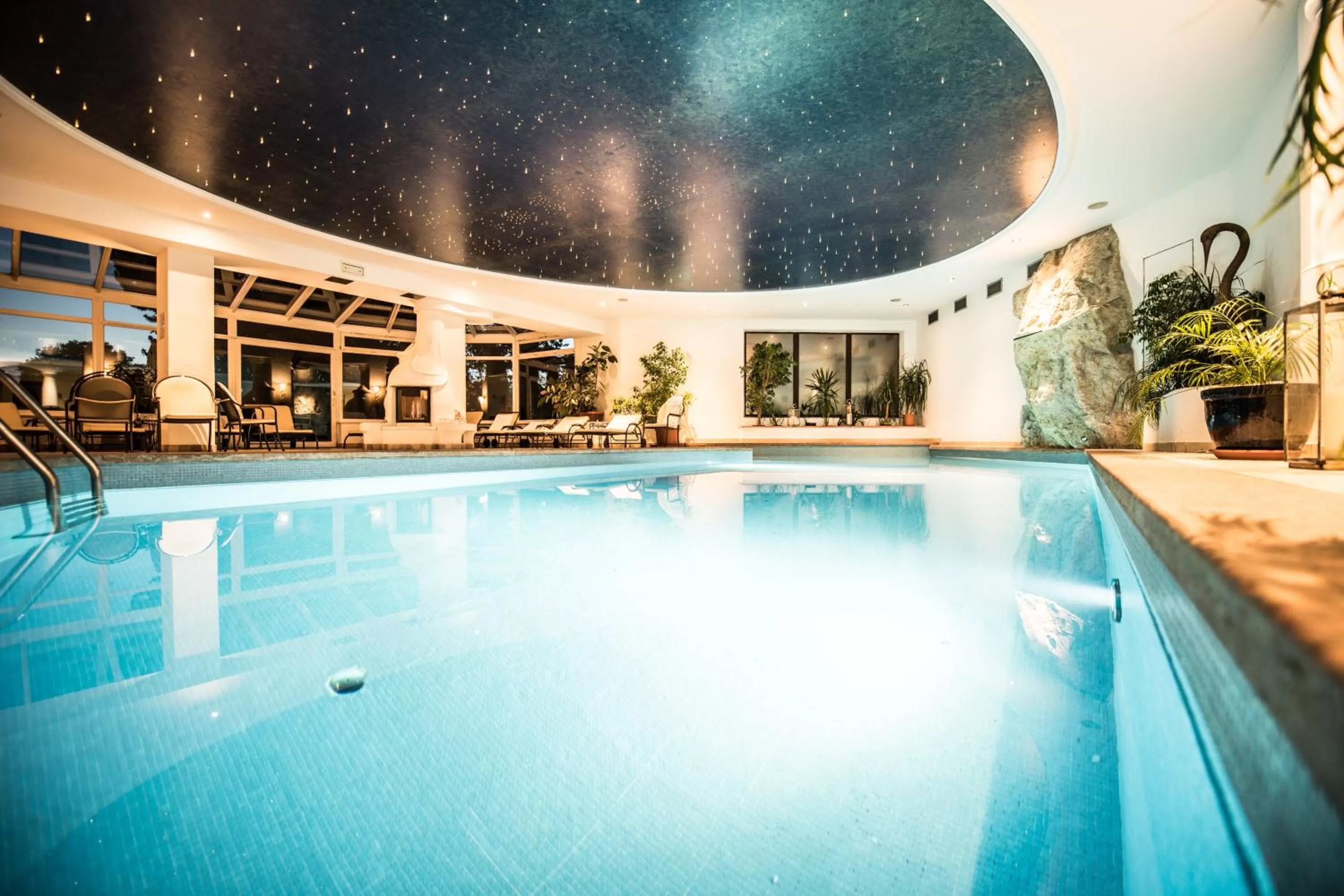 Swimming pool in Hotel Enzian Genziana