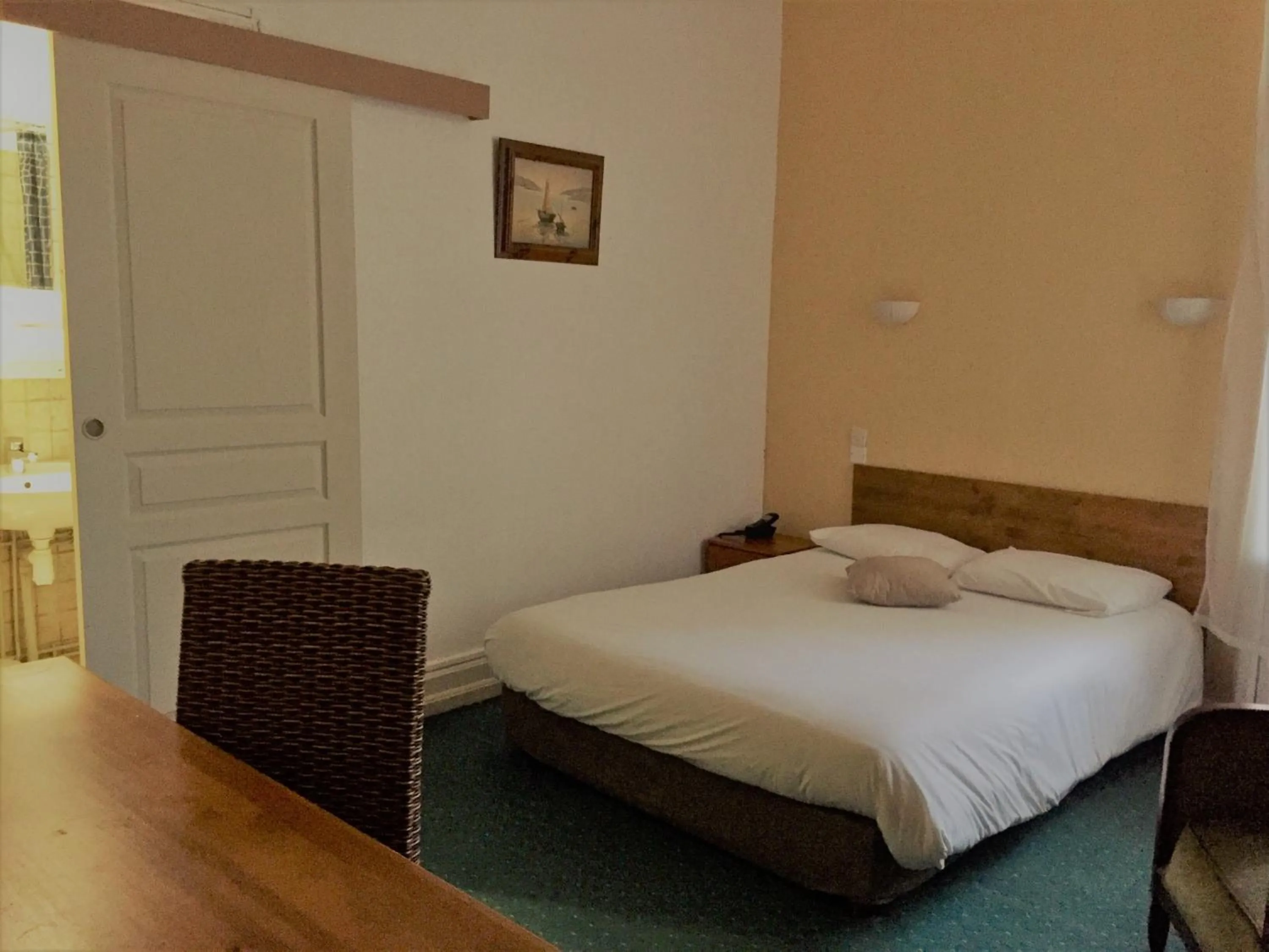 Bedroom, Bed in Hôtel Villa Du Parc