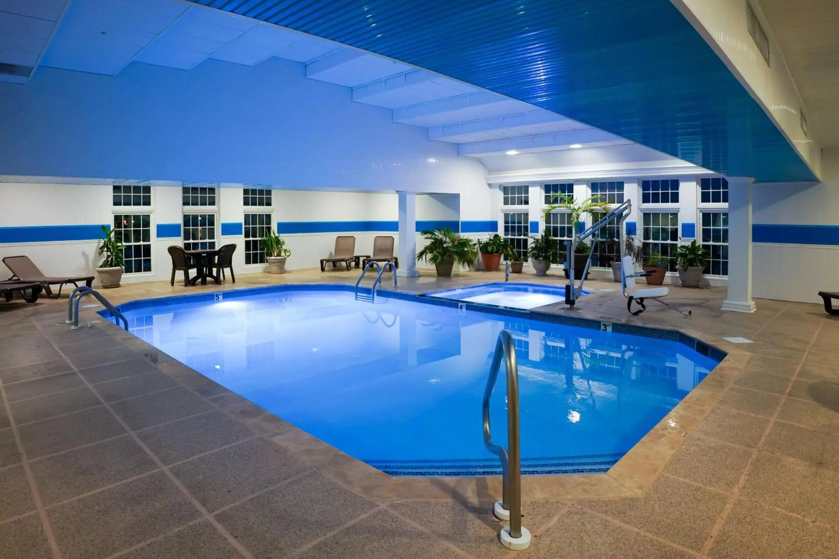 On site, Swimming Pool in Comfort Suites Chincoteague Island Bayfront Resort