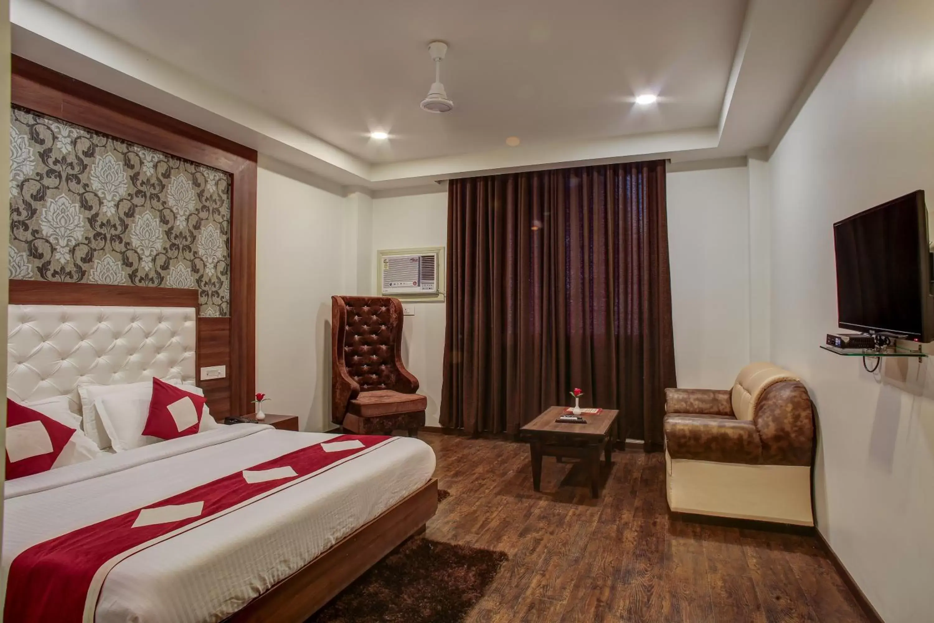Bedroom, Bed in Hotel The Royal Krishna