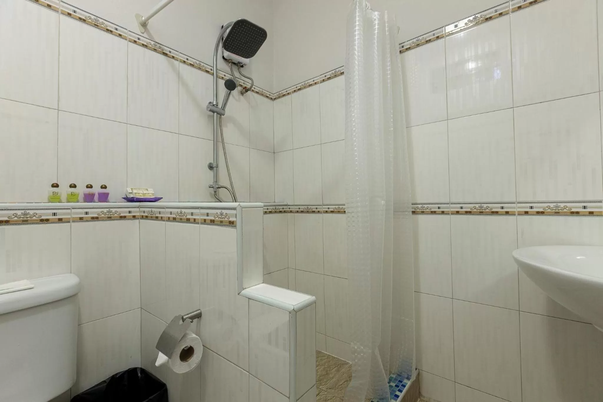 Bathroom in PJ Watergate Hotel