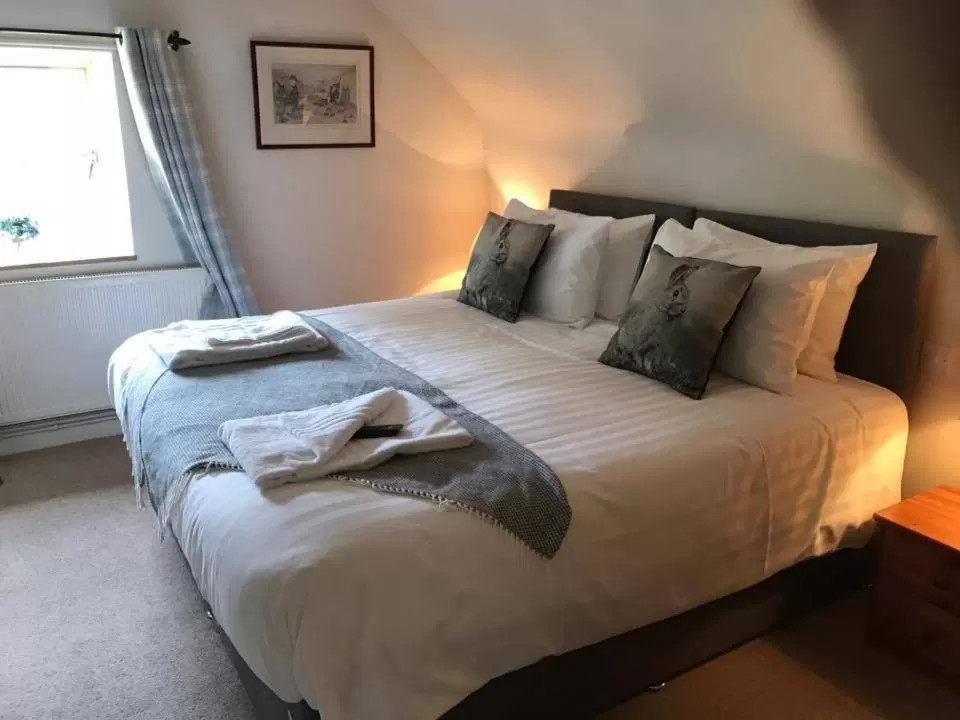 Twin Room with Shower in The Coach House Inn