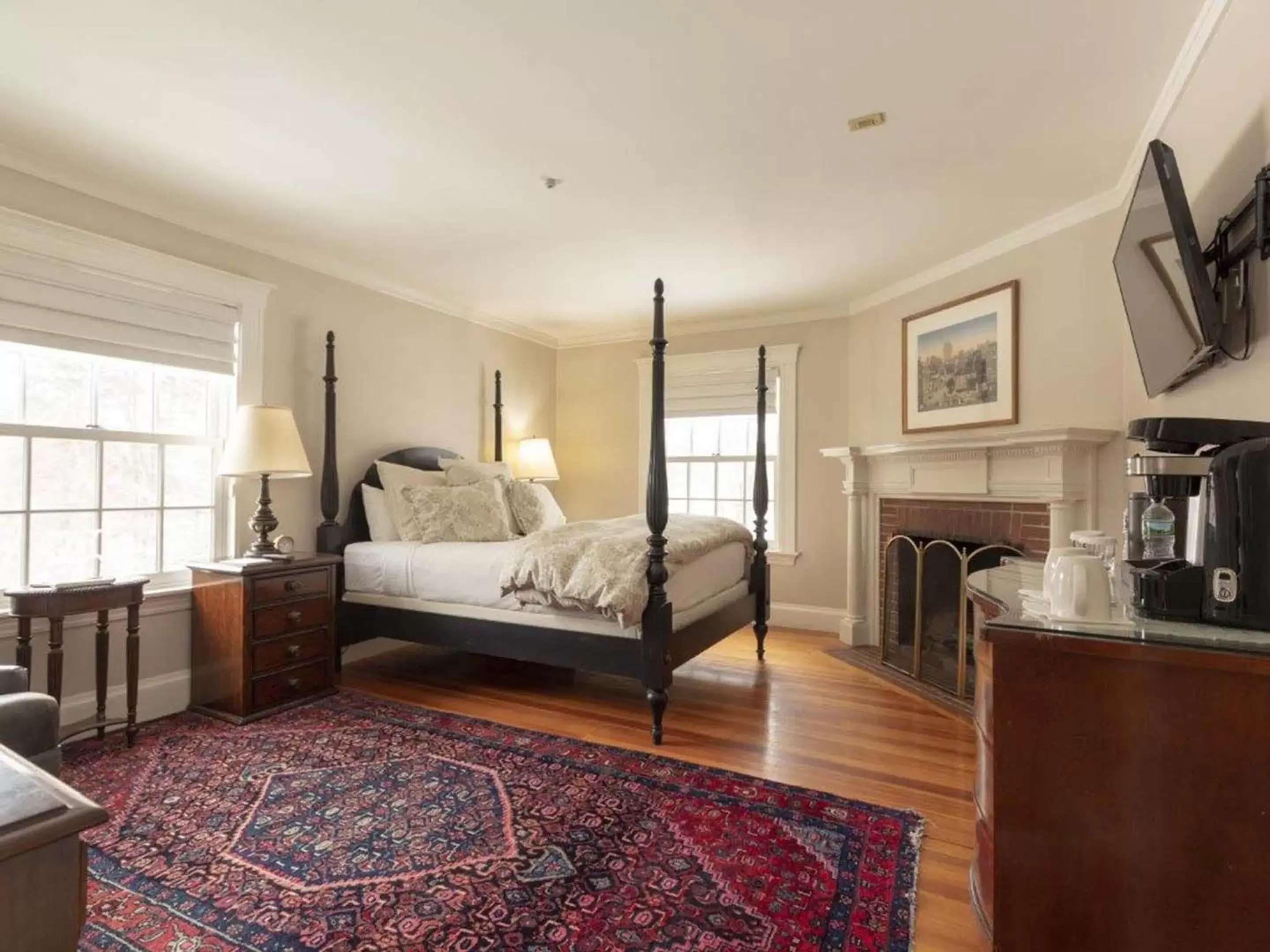 Bedroom, Bed in The White House Inn