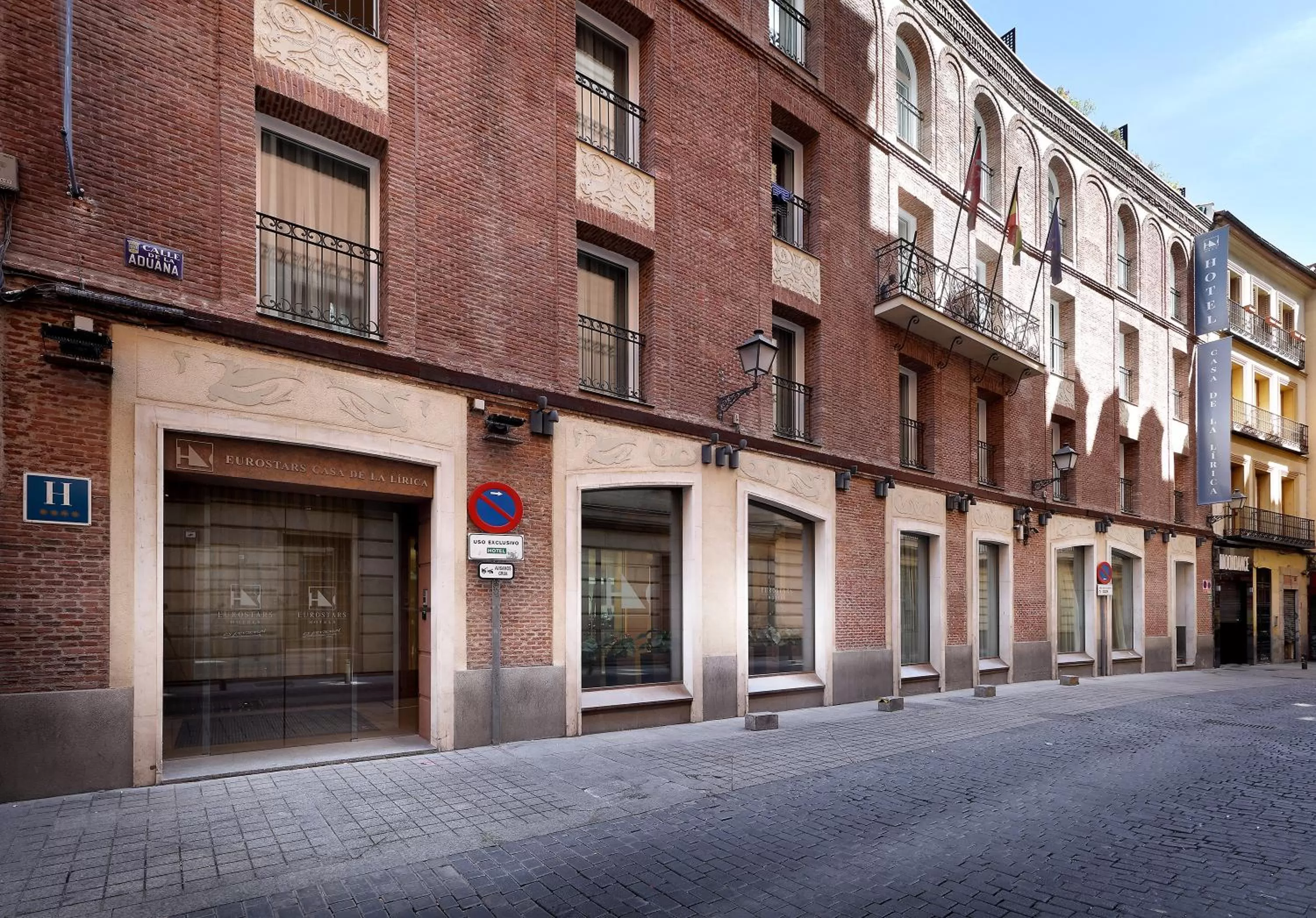 Facade/entrance in Eurostars Casa de la Lírica
