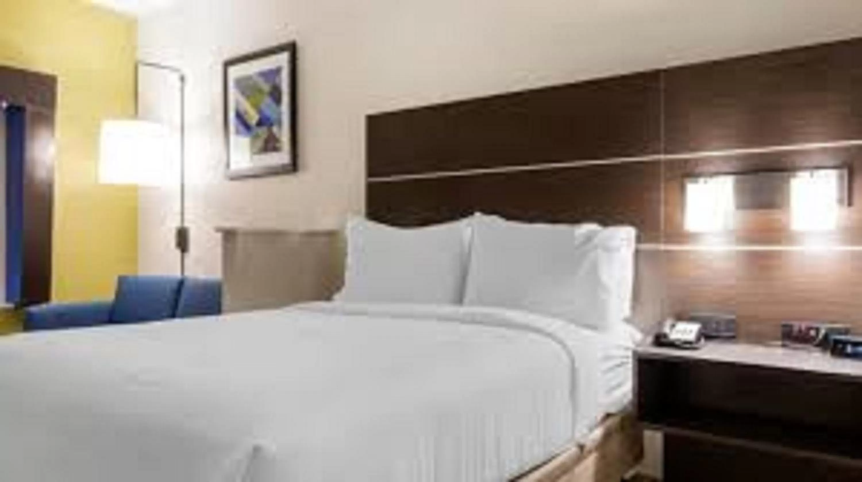 Photo of the whole room, Bed in Holiday Inn Express McComb by IHG