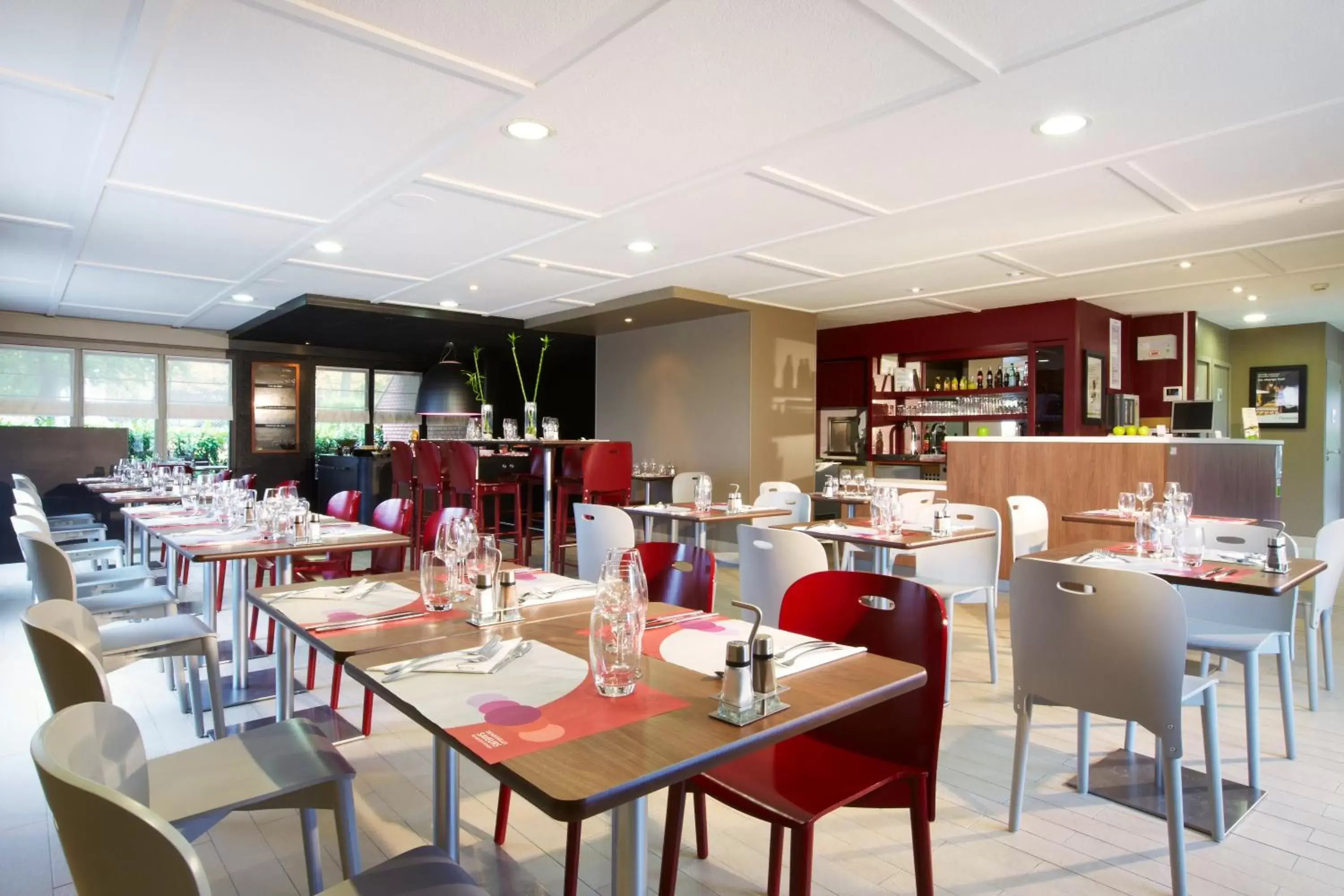 Lobby or reception, Restaurant/Places to Eat in Campanile Rouen Est - Franqueville Saint Pierre