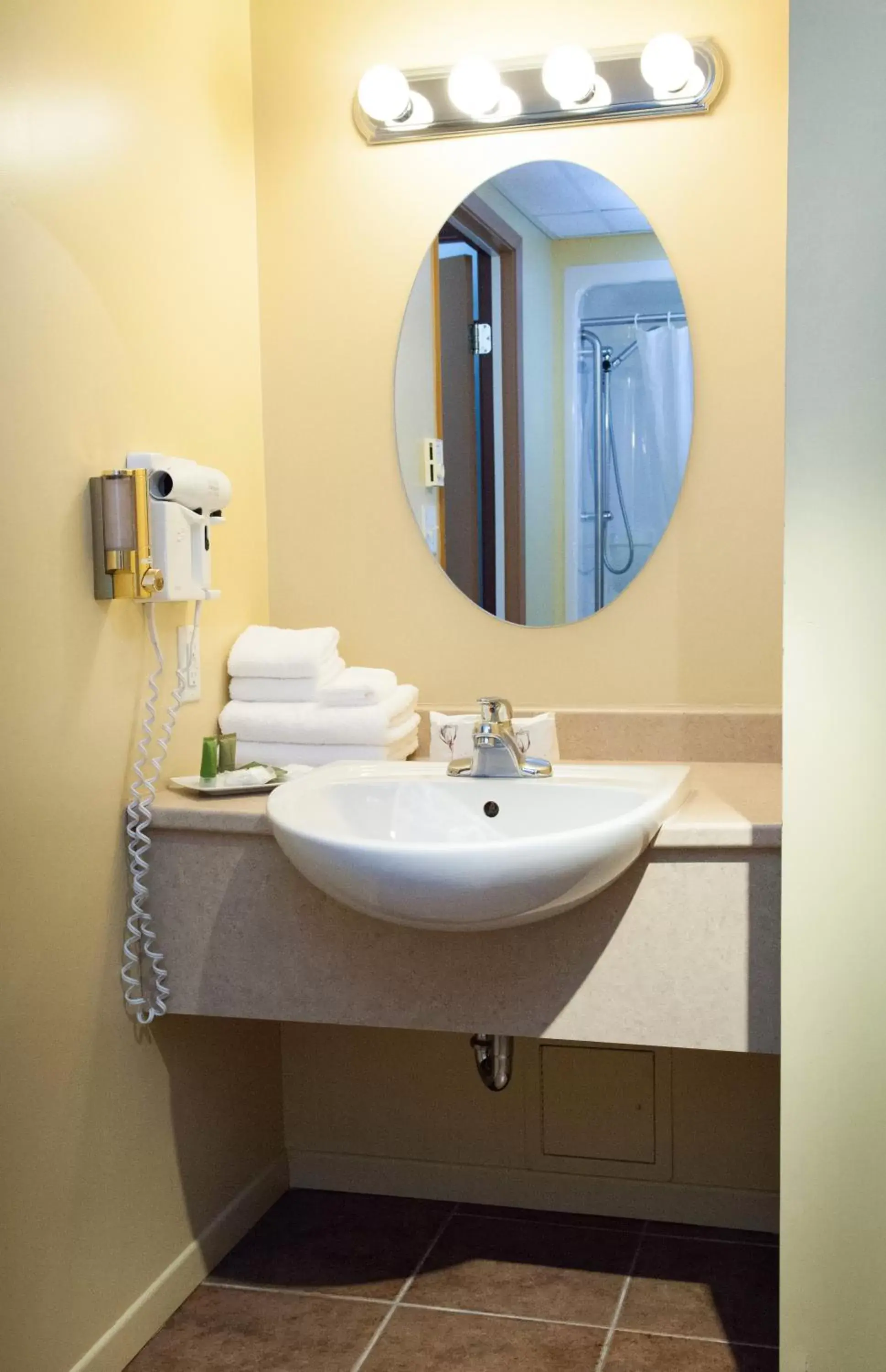 Bathroom in Hôtel Le Floral