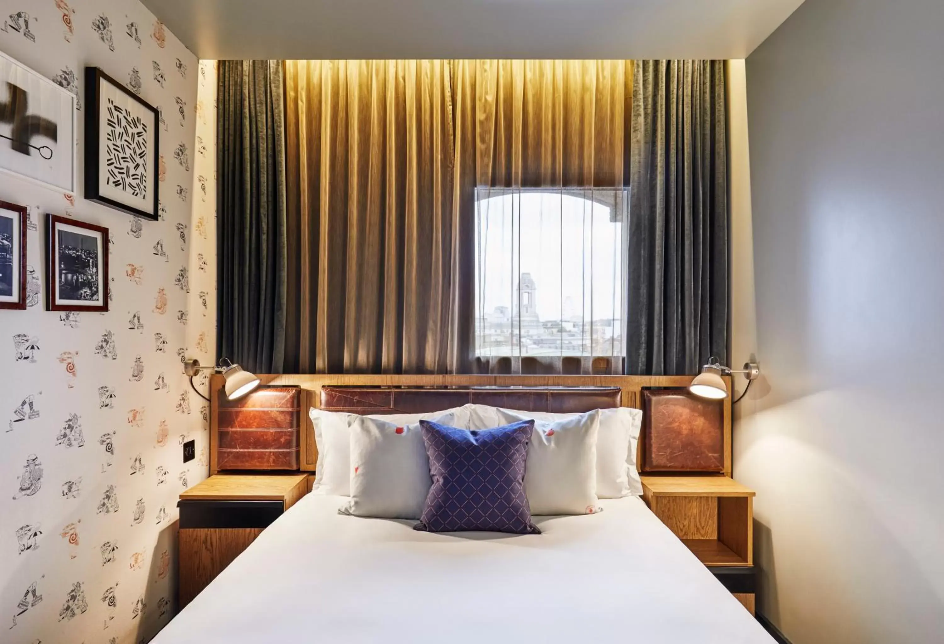 Photo of the whole room, Bed in The Hoxton, Holborn