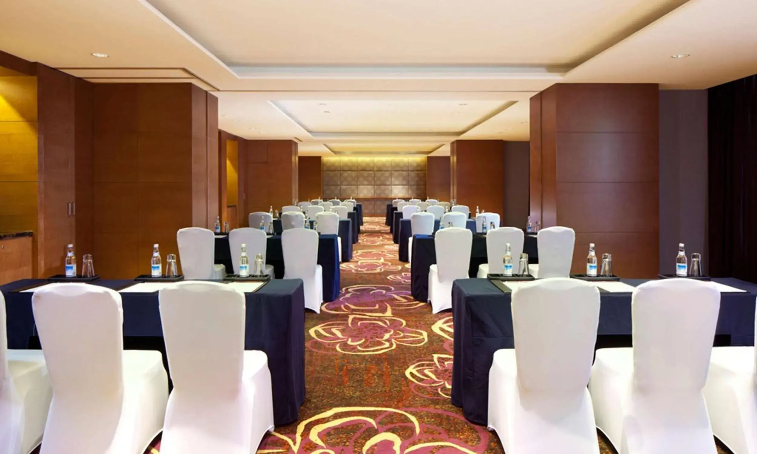 Meeting/conference room in DoubleTree By Hilton Shenyang Hotel