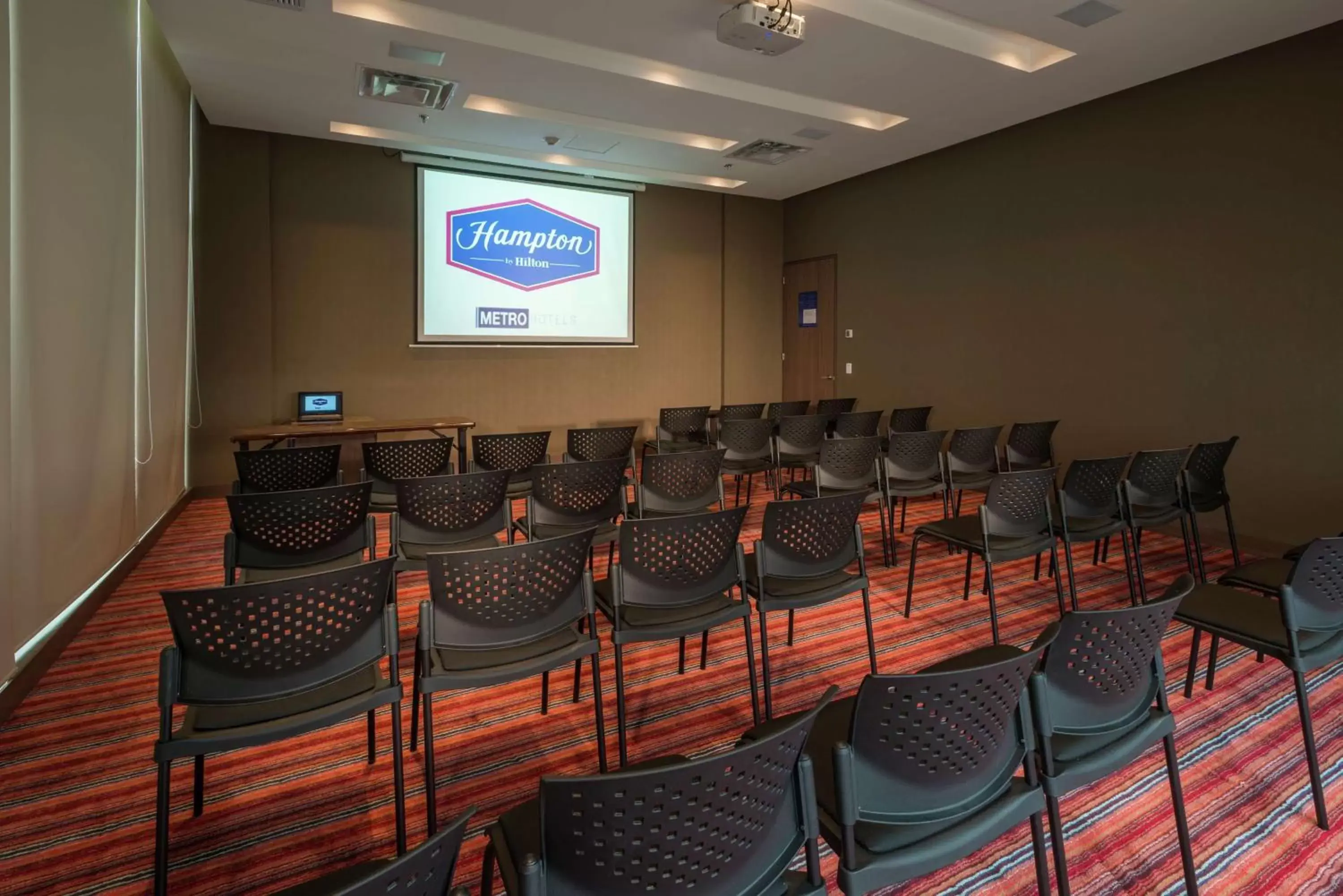 Meeting/conference room in Hampton By Hilton Valledupar