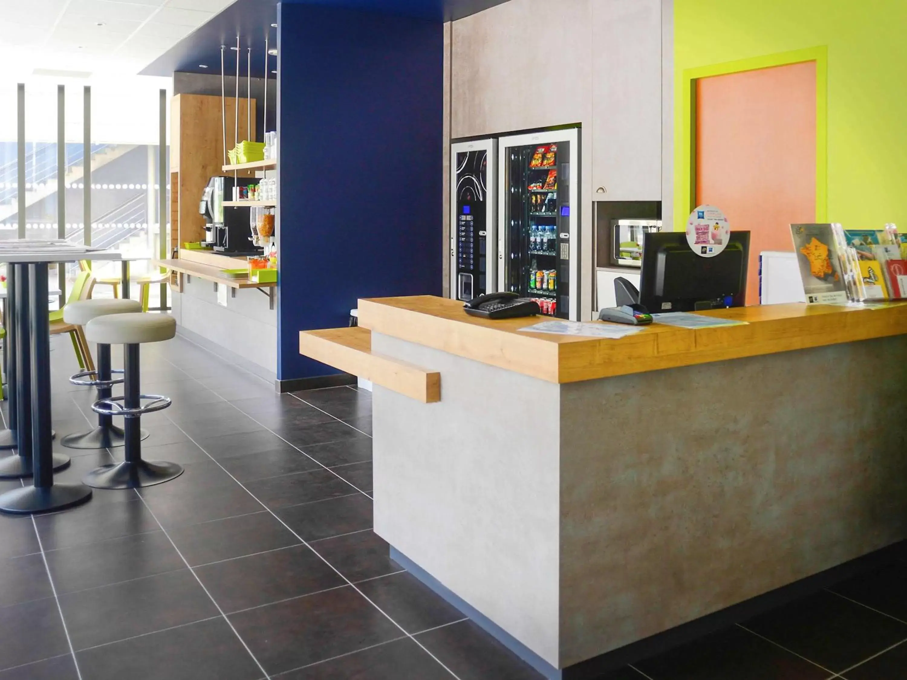 On site, Lobby/Reception in ibis budget Gare de Poitiers