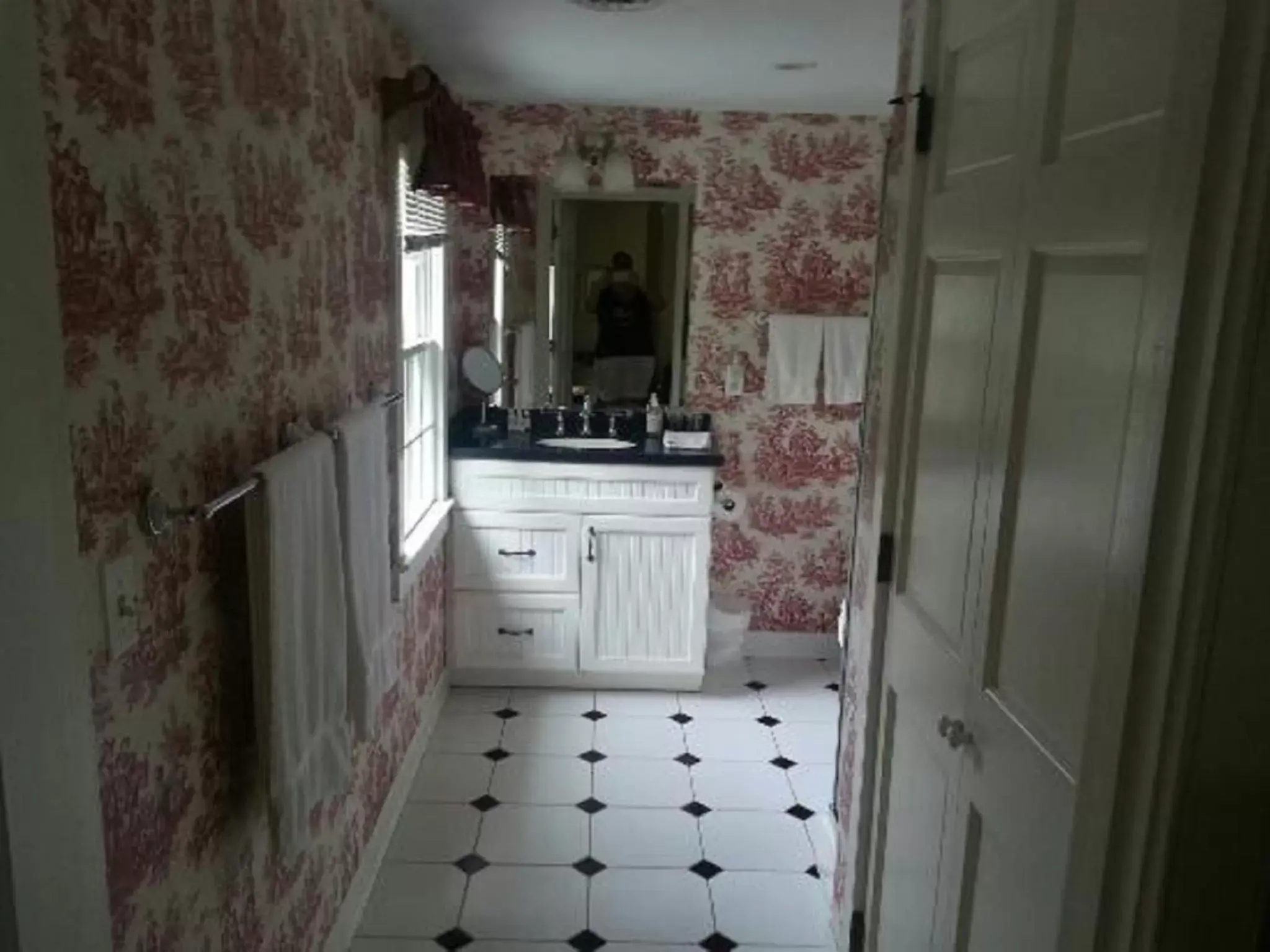 Bathroom, Kitchen/Kitchenette in Inn at Huntingfield Creek