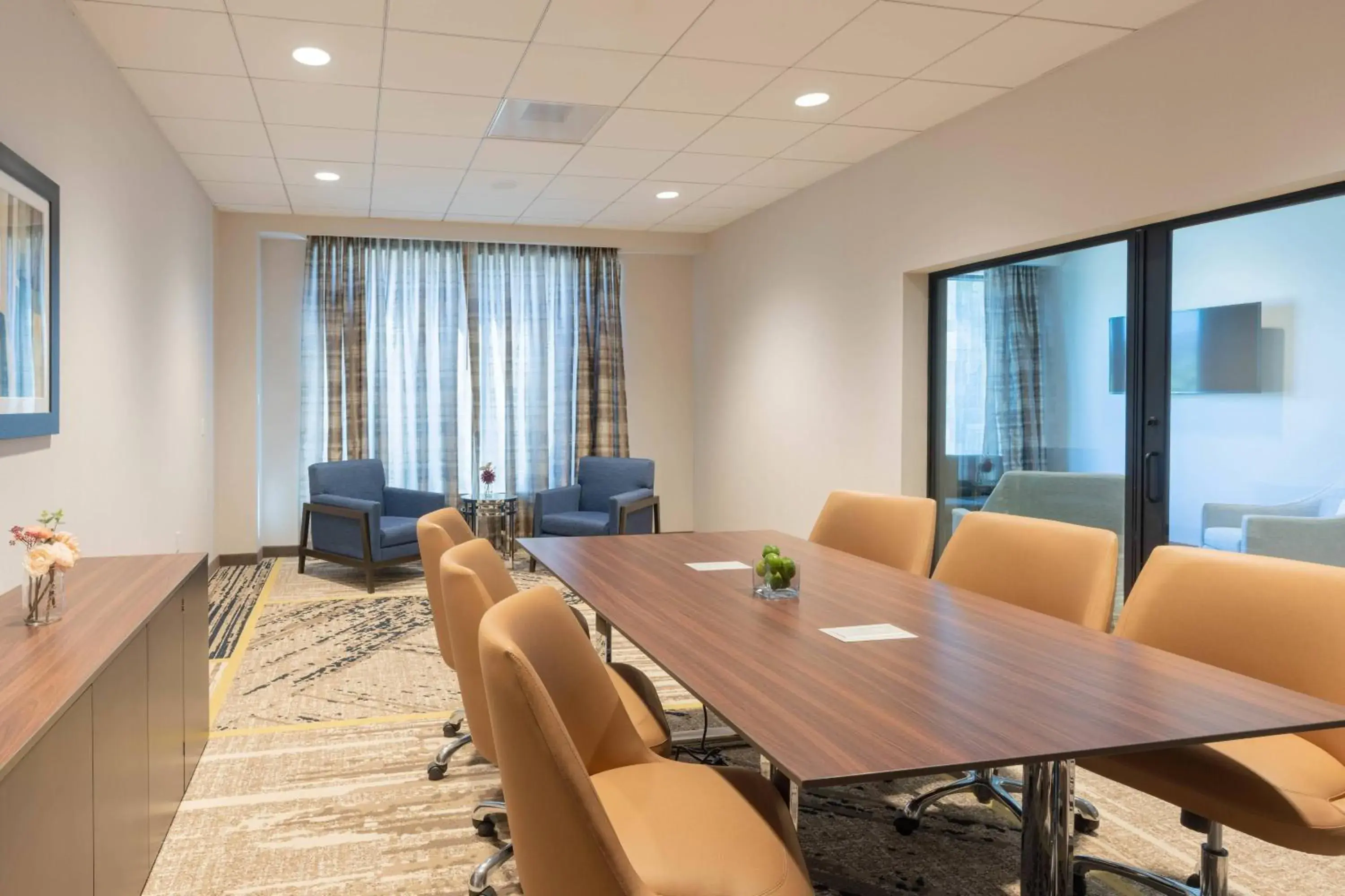 Meeting/conference room, Dining Area in TownePlace Suites by Marriott Thousand Oaks Agoura Hills