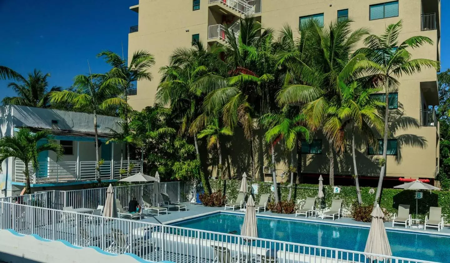 Property building, Swimming Pool in The New Yorker Miami Hotel