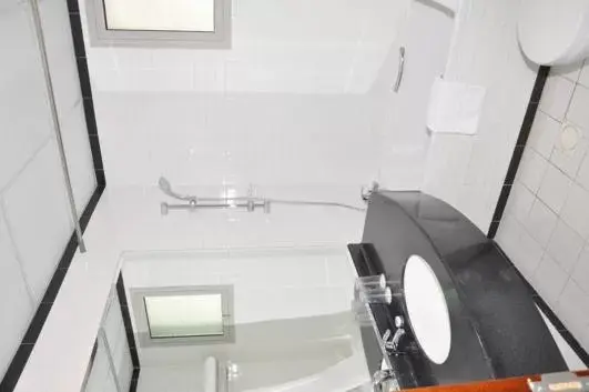Bathroom in Akas-Inn Hotel Apartment