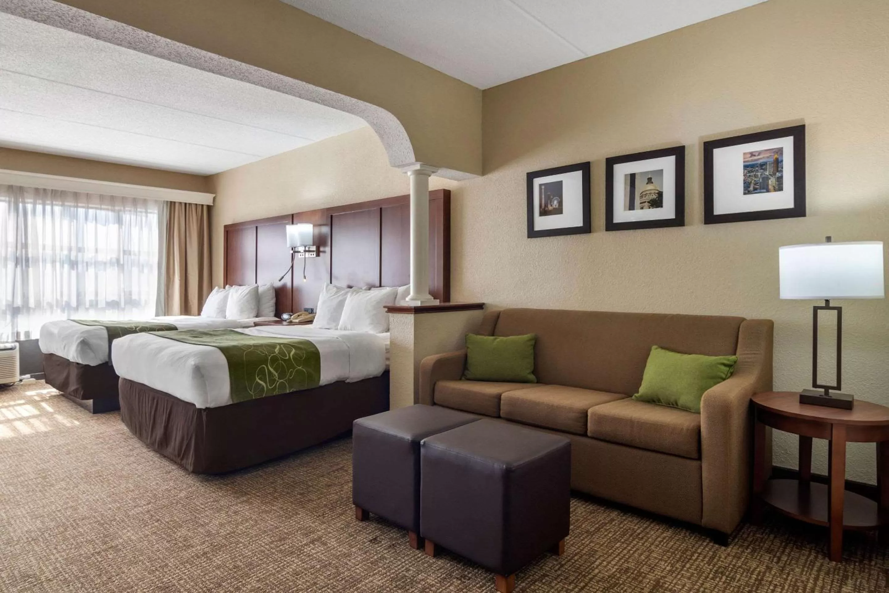 Photo of the whole room, Bed in Comfort Suites Woodstock - Atlanta North