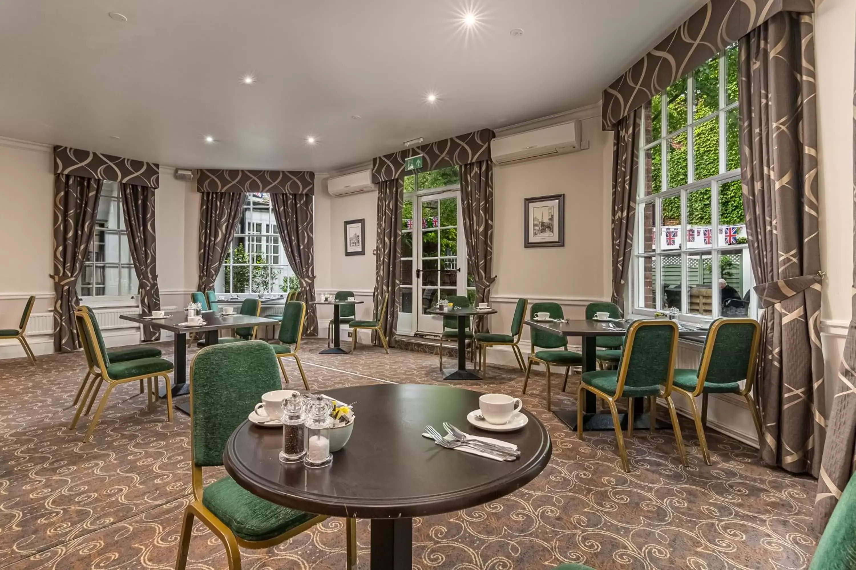 Breakfast, Restaurant/Places to Eat in Mercure Salisbury White Hart Hotel