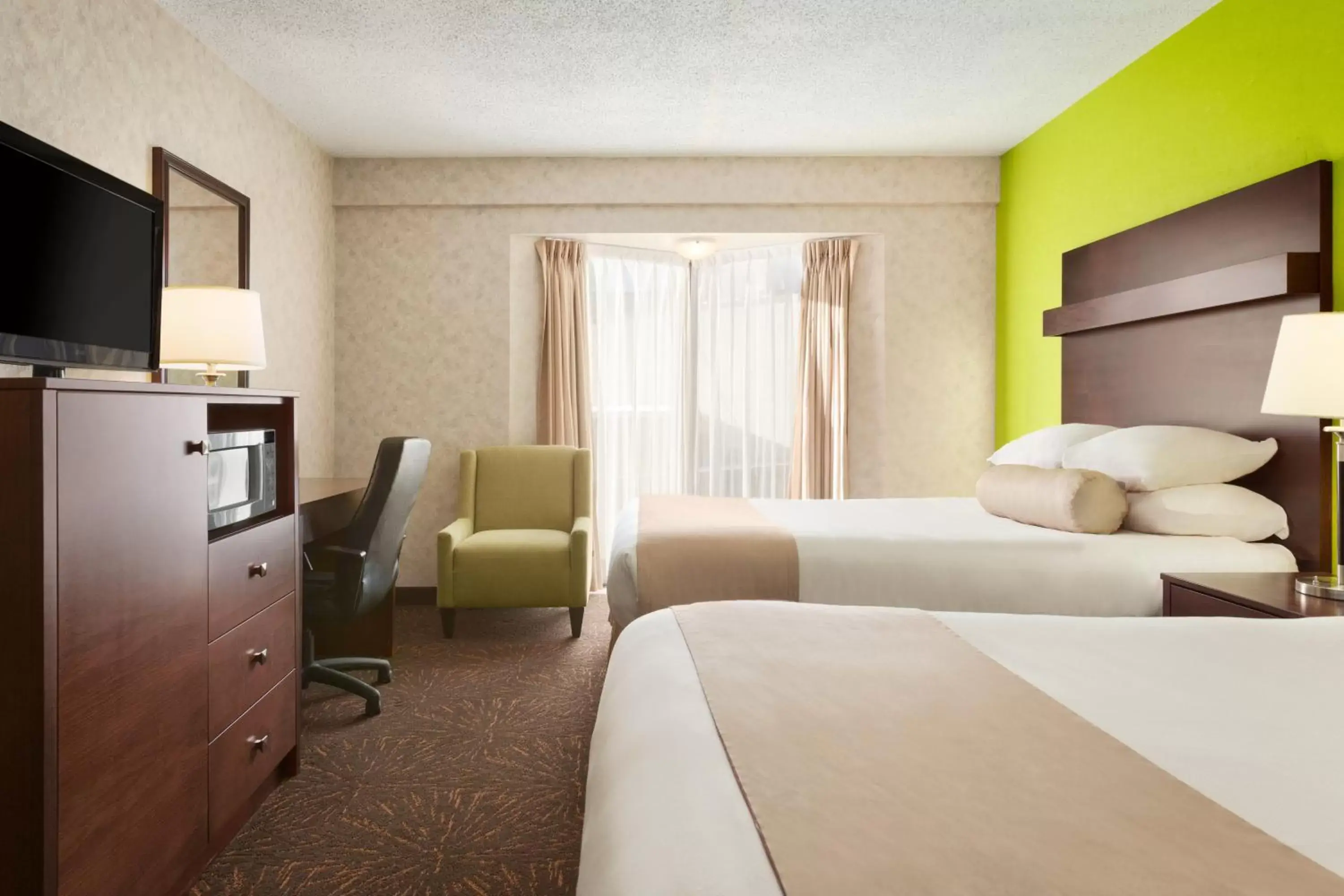 Photo of the whole room, Bed in Travelodge by Wyndham Lloydminster