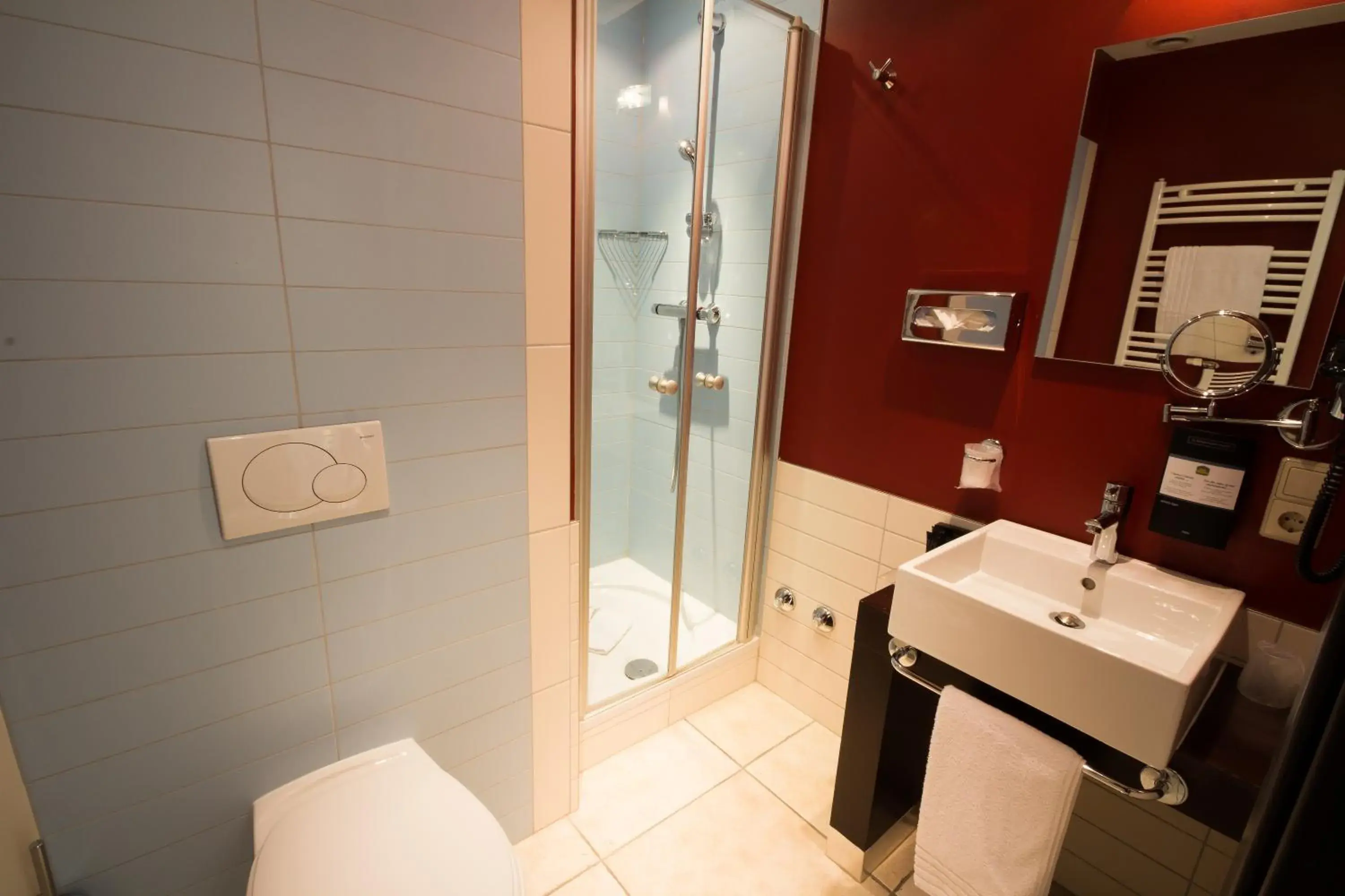 Bathroom in Best Western Plus Grand Hotel Victor Hugo