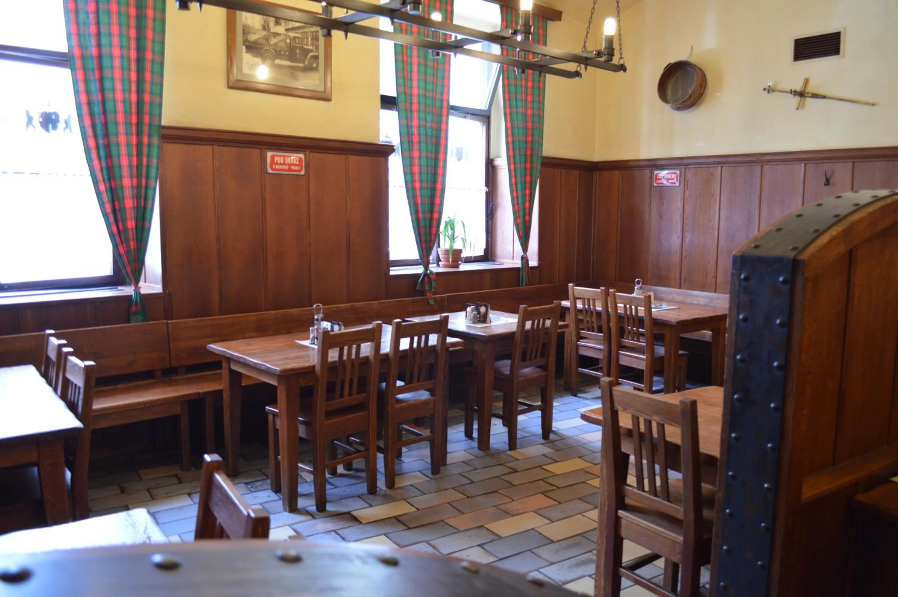 Restaurant/places to eat in U Medvidku-Brewery Hotel