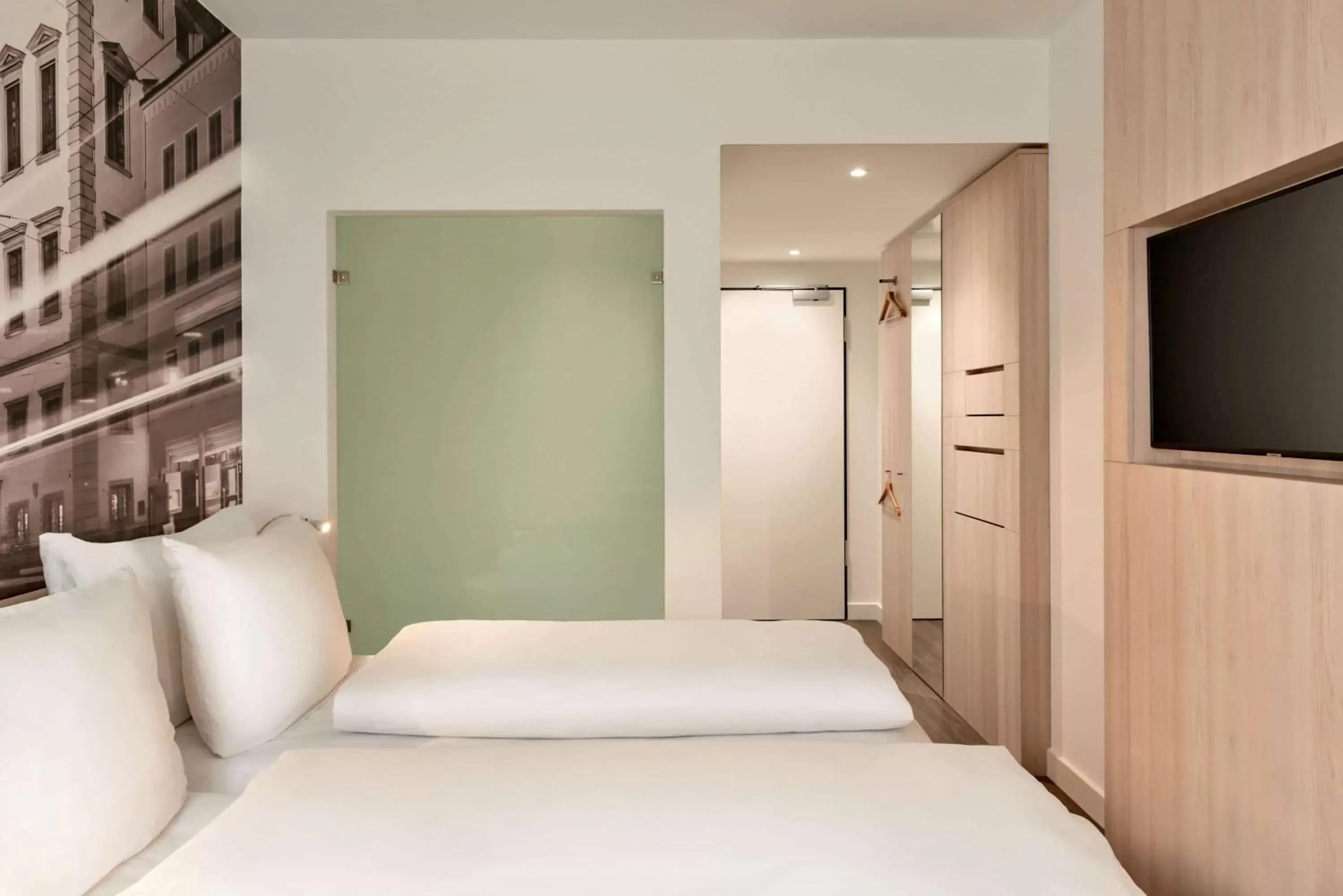 Photo of the whole room, Bed in Super 8 by Wyndham Augsburg Photo of the whole room, Bed in Super 8 by Wyndham Augsburg