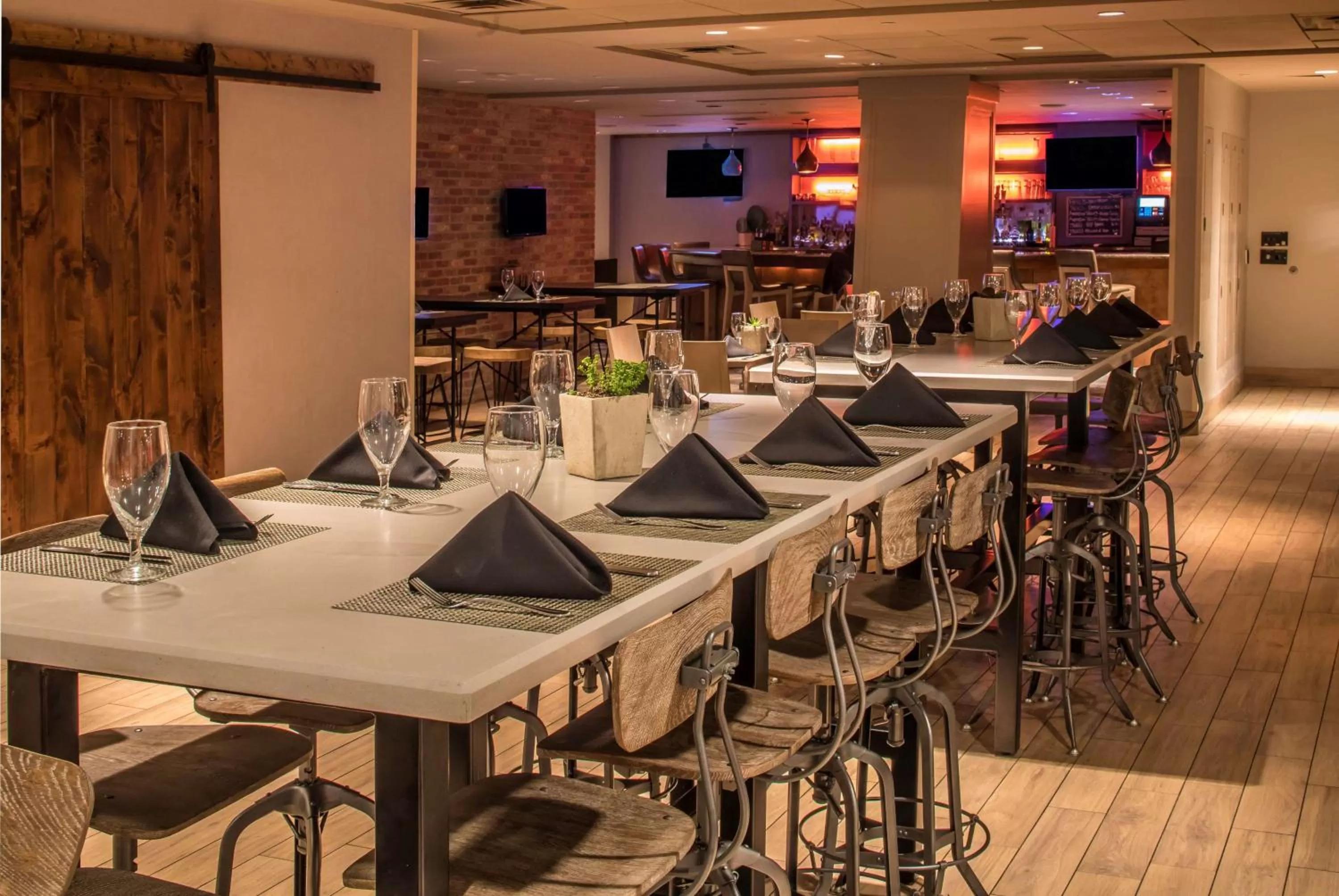 Restaurant/places to eat in DoubleTree by Hilton Hotel & Suites Pittsburgh Downtown