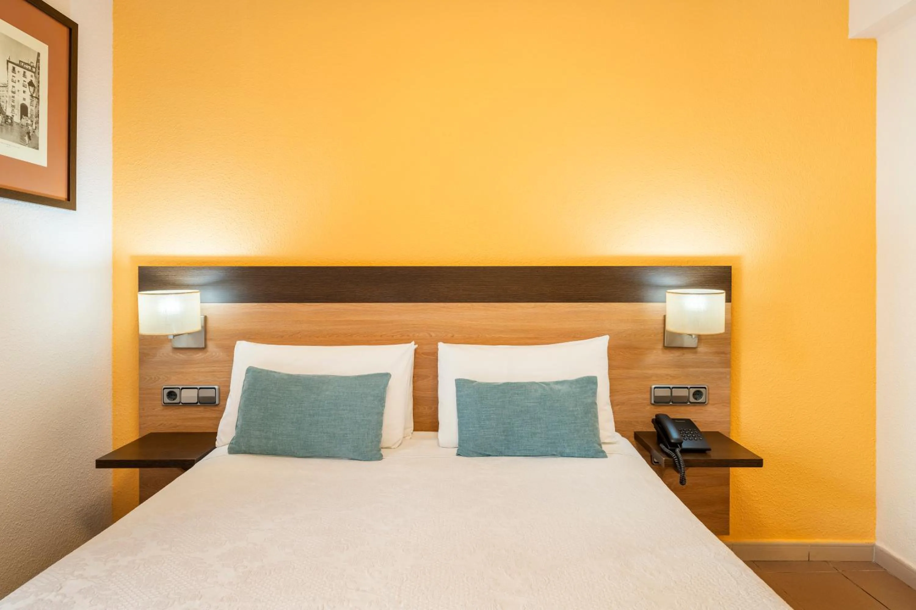 Bedroom, Bed in Hostal Ballesta