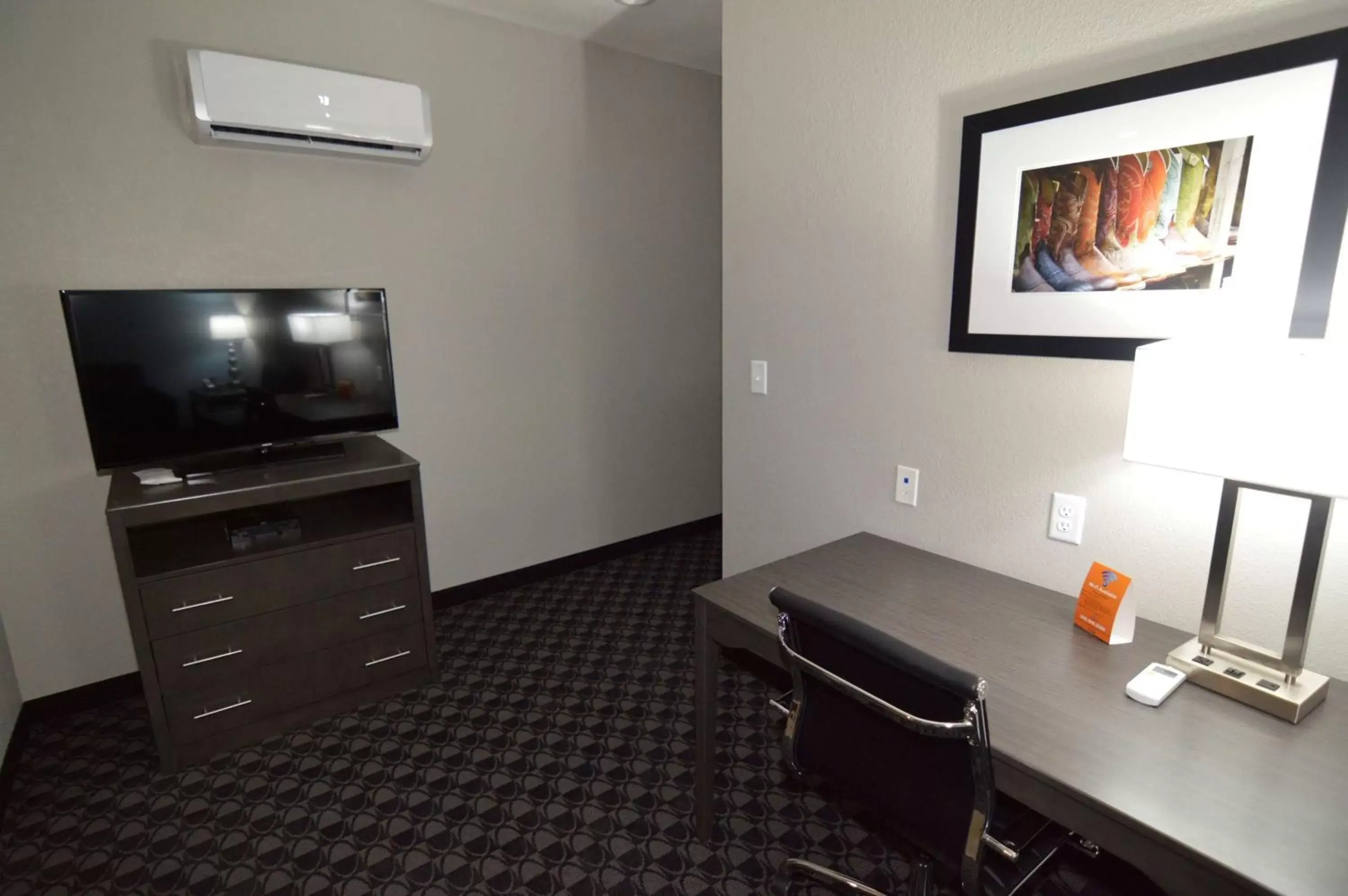 Photo of the whole room, TV/Entertainment Center in Best Western Plus Waller Hotel