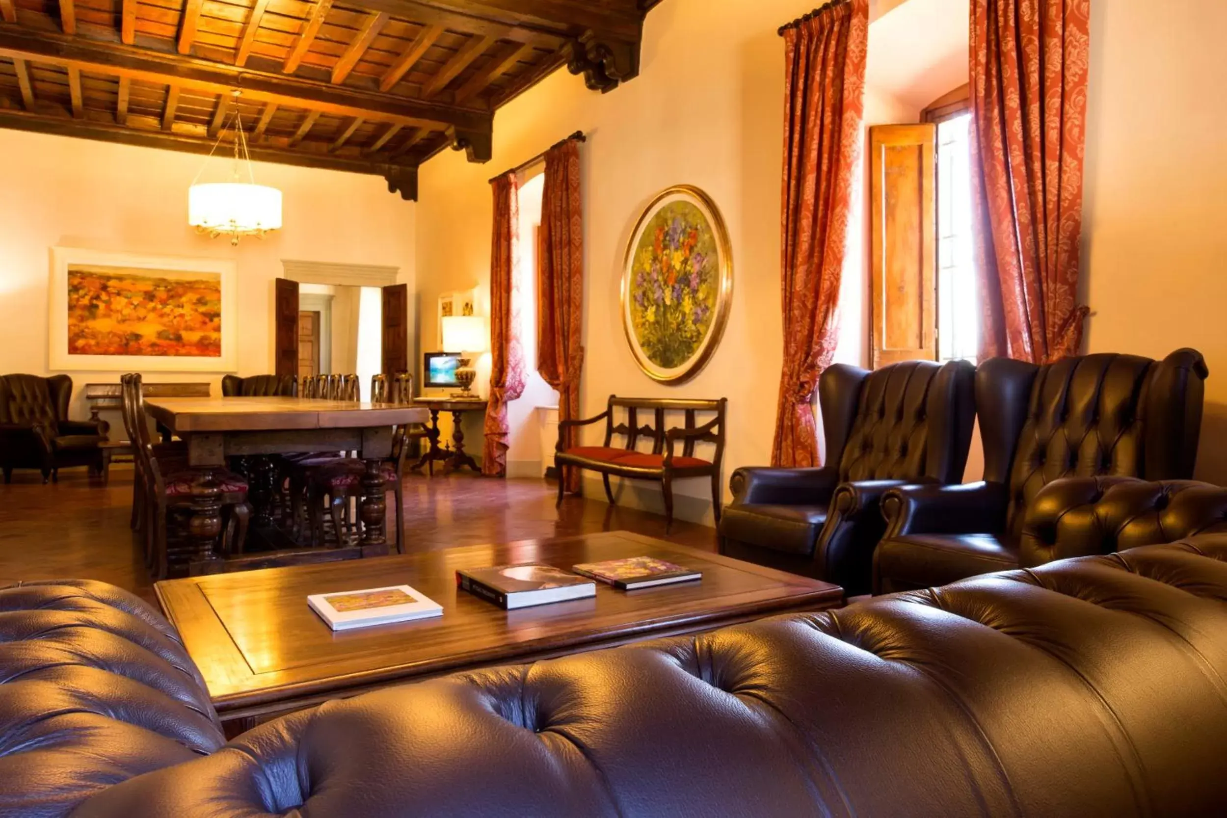 Communal lounge/ TV room, Seating Area in Art Hotel Villa Agape