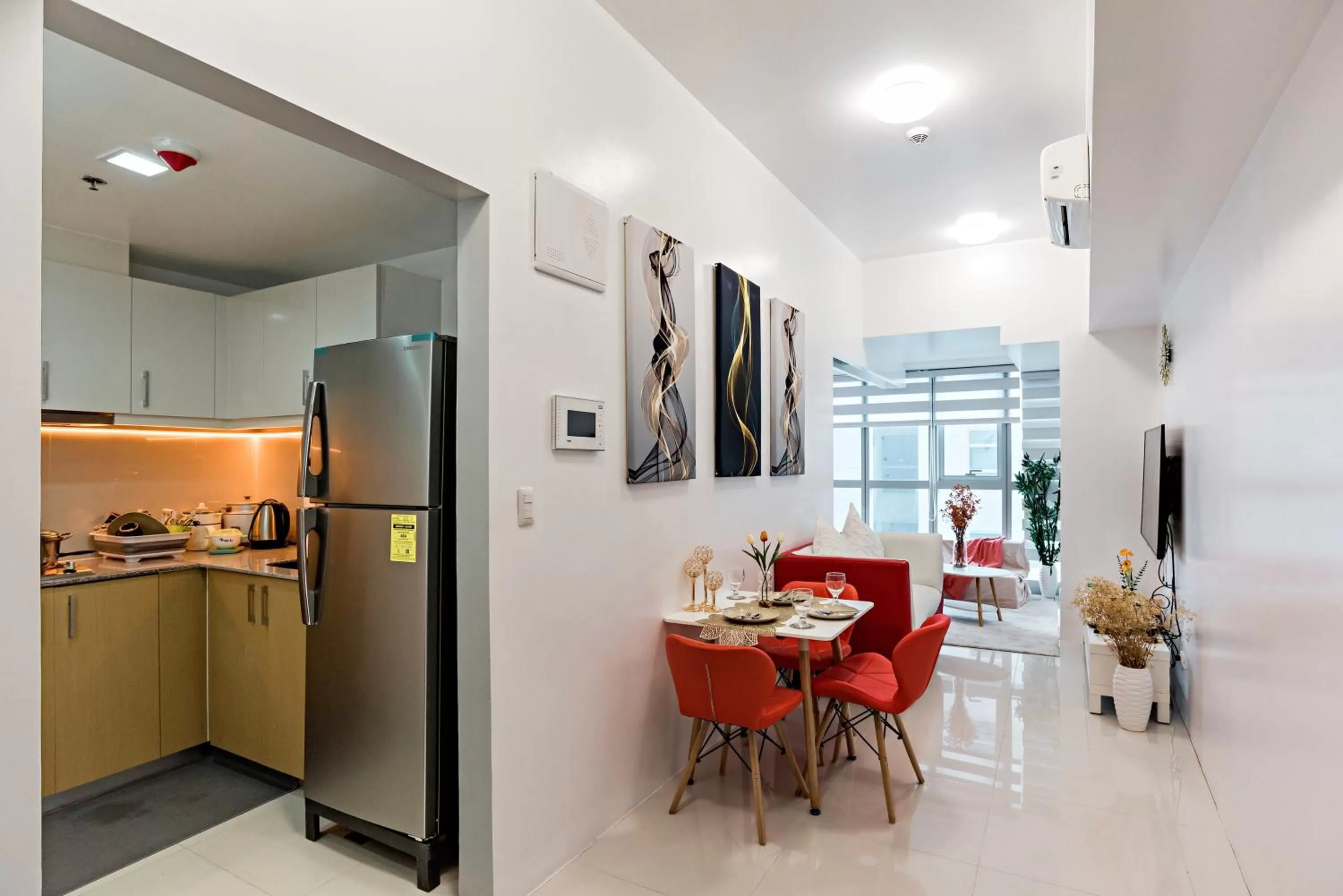 TV and multimedia in 1BR Suite in Uptown BGC