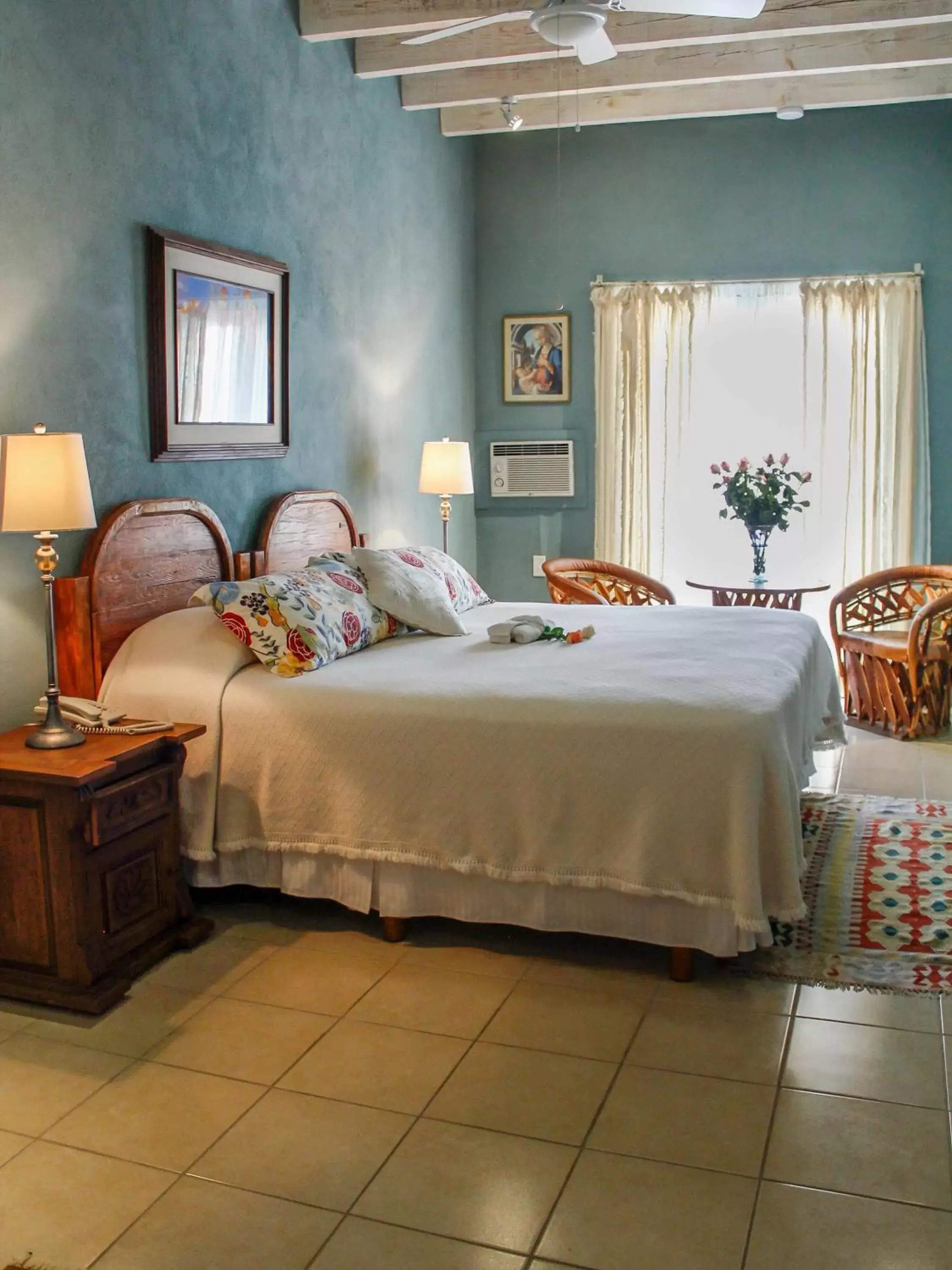 Photo of the whole room, Bed in Villa Mirasol