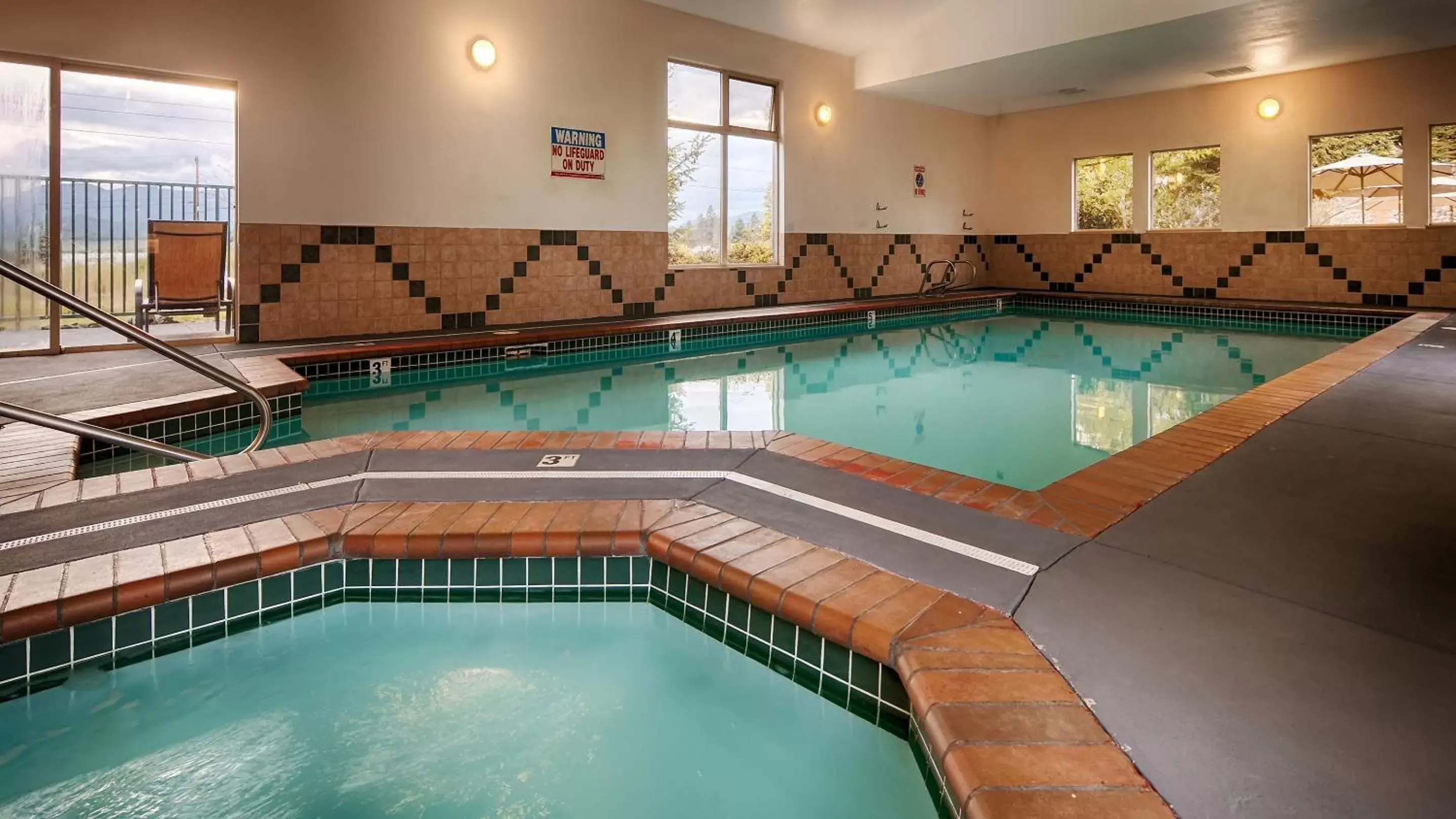On site, Swimming Pool in BEST WESTERN PLUS Hartford Lodge