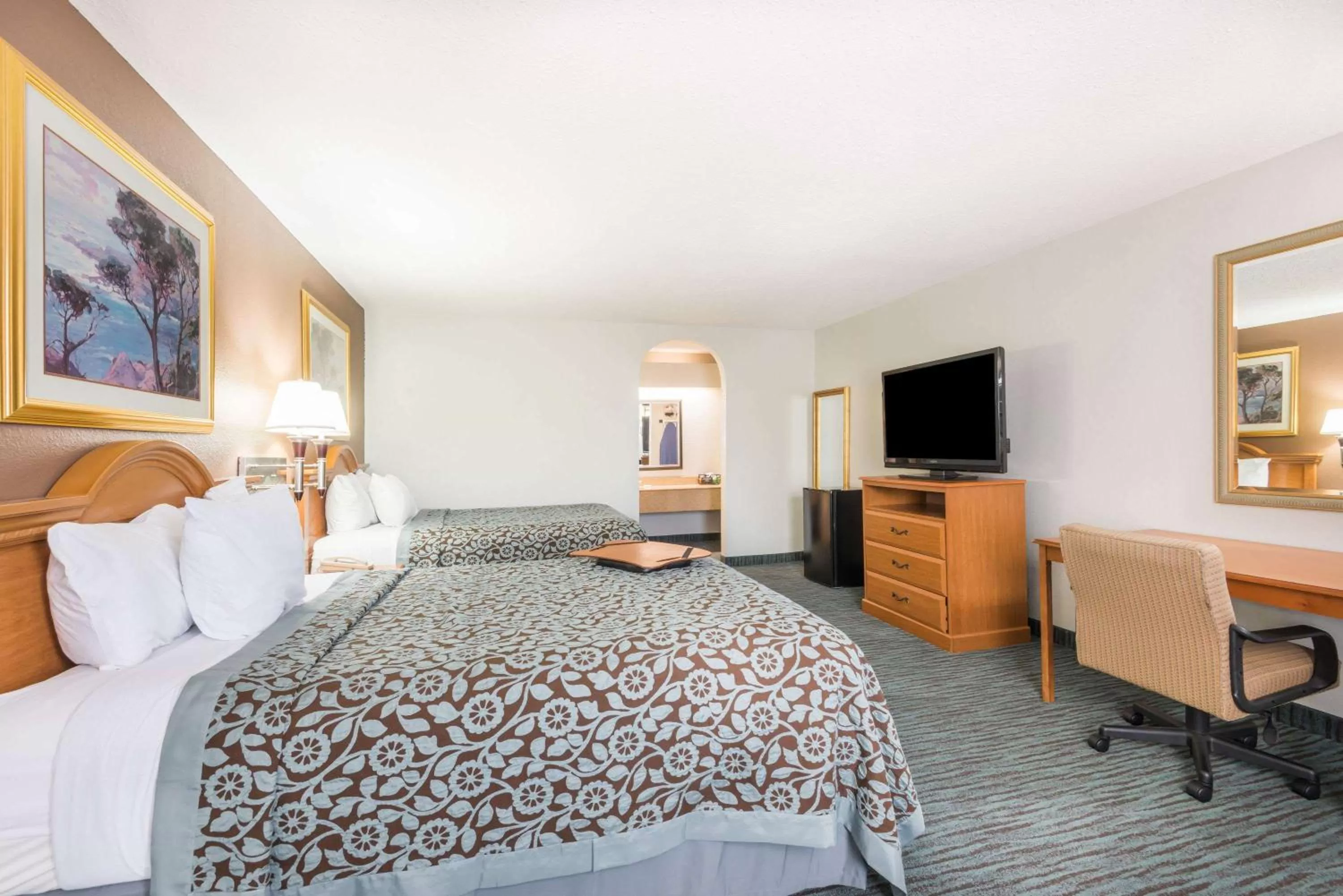2 Queen Beds, Mobility Accessible Room, Bathtub w/ Grab Bars, Smoking in Days Inn by Wyndham New Braunfels