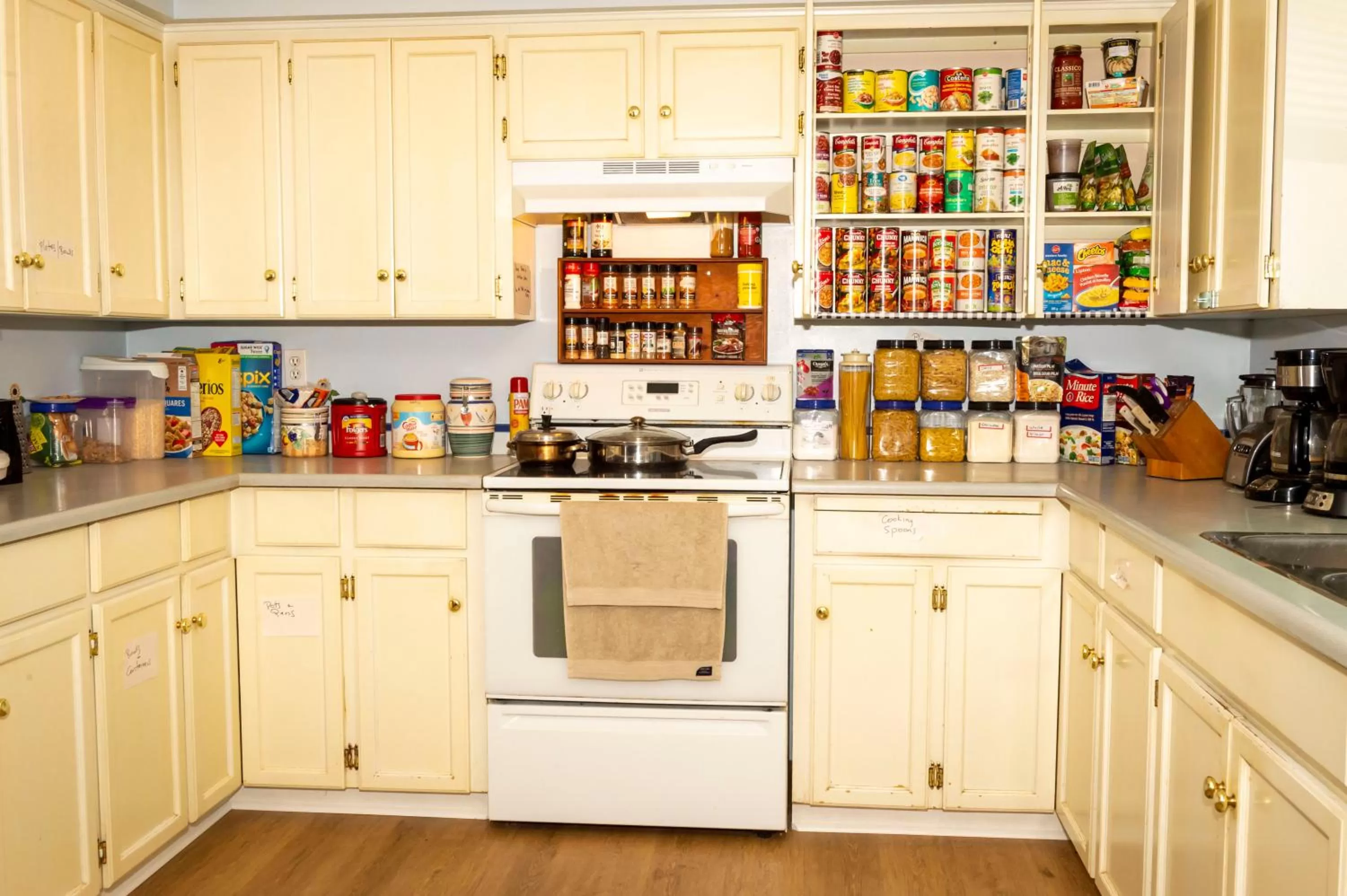 Kitchen or kitchenette, Kitchen/Kitchenette in Anita's Bed & Breakfast Master Bedroom with 2 Queen Beds - 4 People