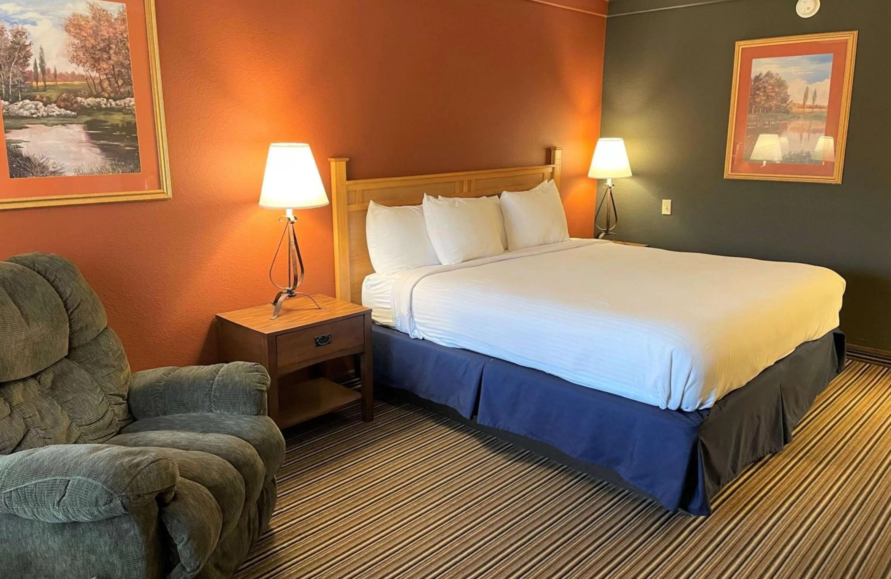 Bedroom, Bed in Best Western Starlite Village