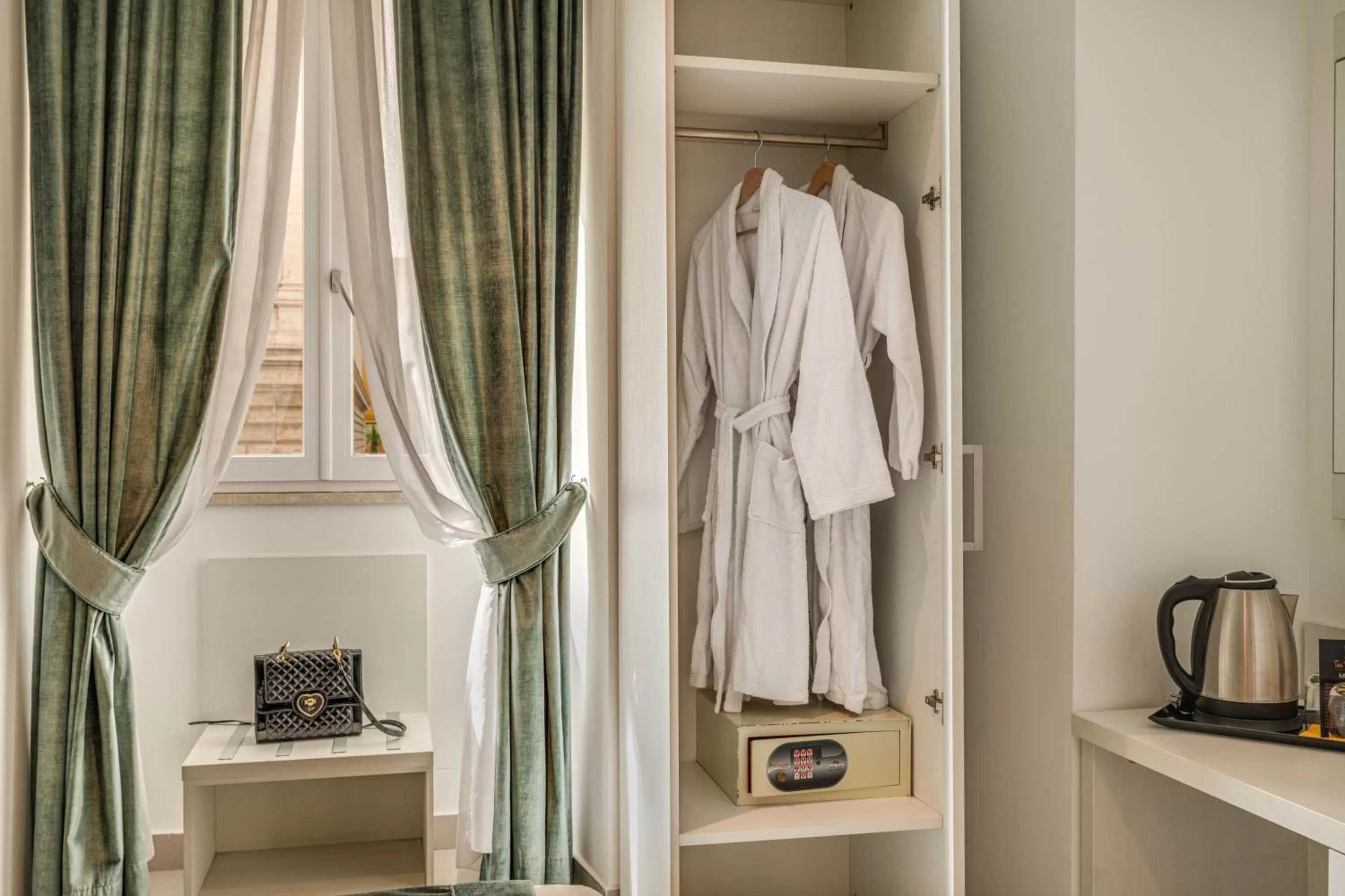 Bedroom in Trevi Palace Hotel