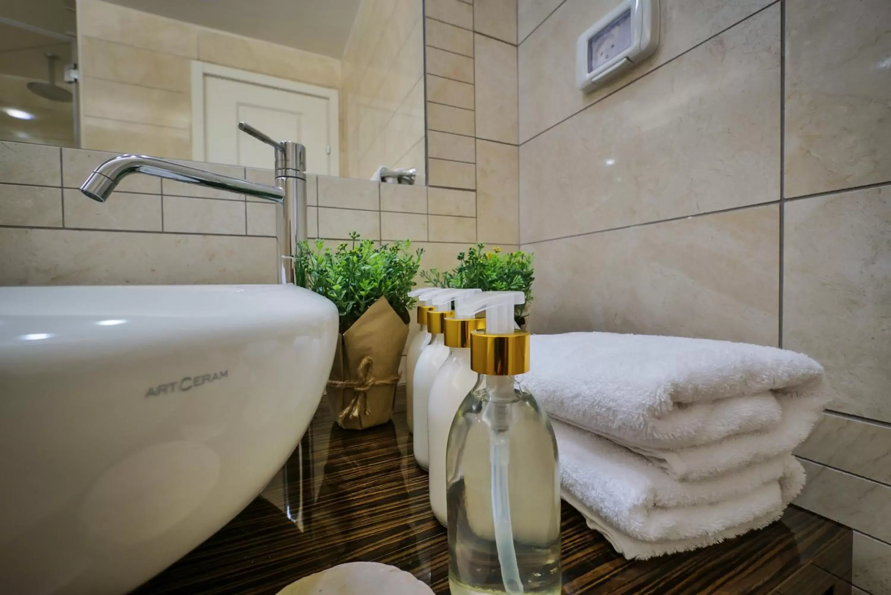 Bath, Bathroom in 21st Floor Hotel