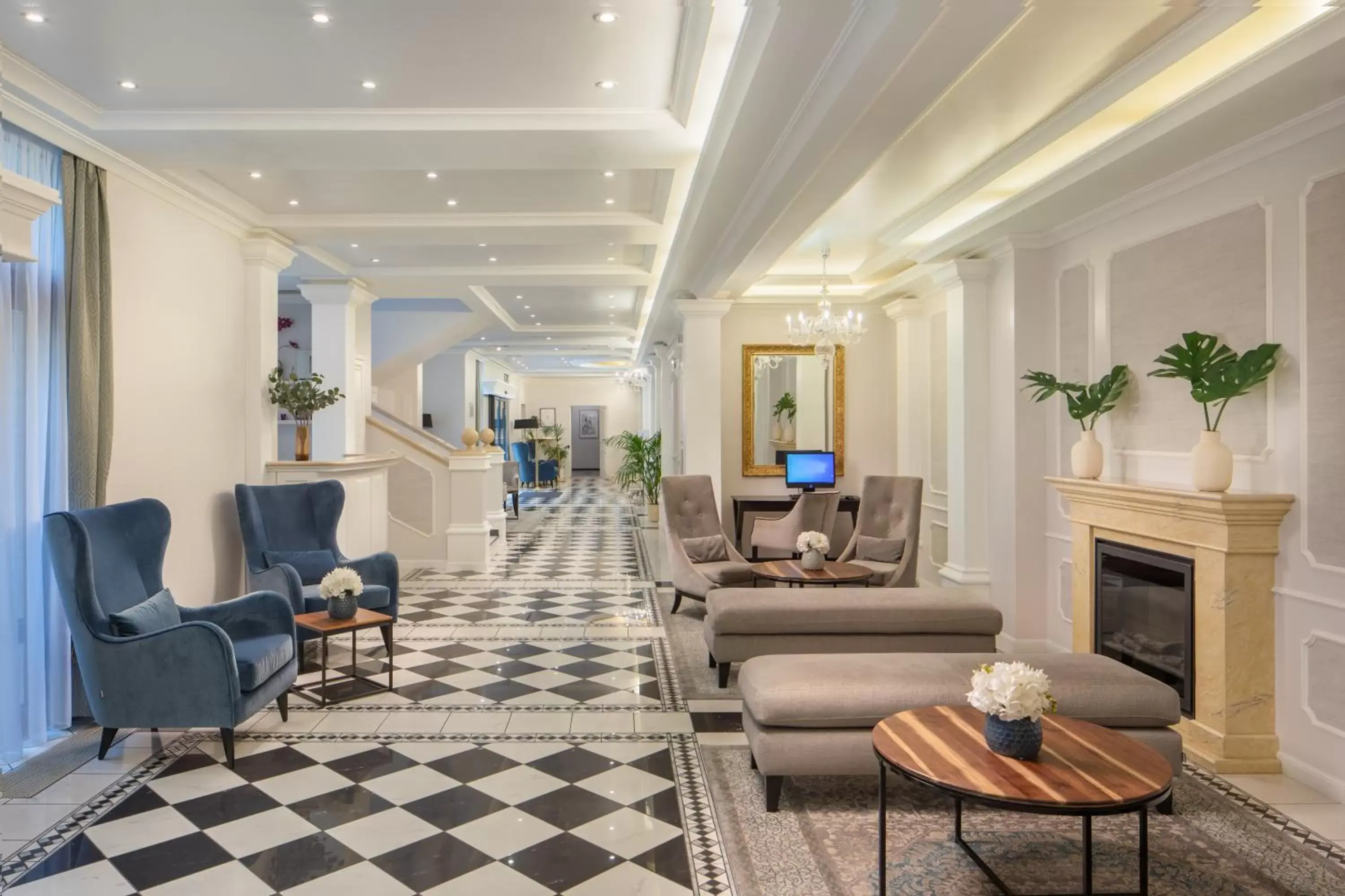 Lobby or reception, Lobby/Reception in Queen's Court Hotel & Residence