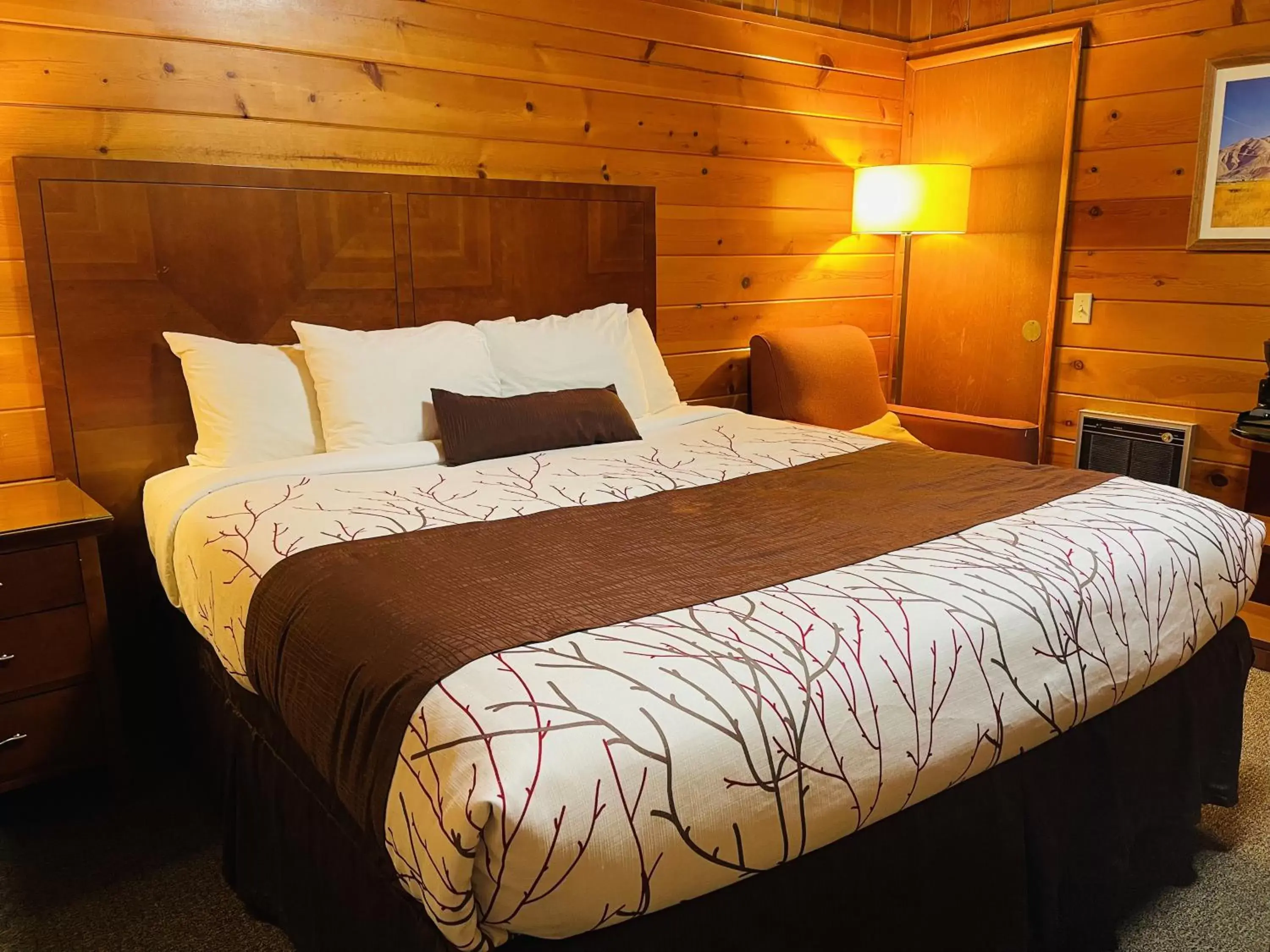 Bedroom, Bed in Apple Inn Motel