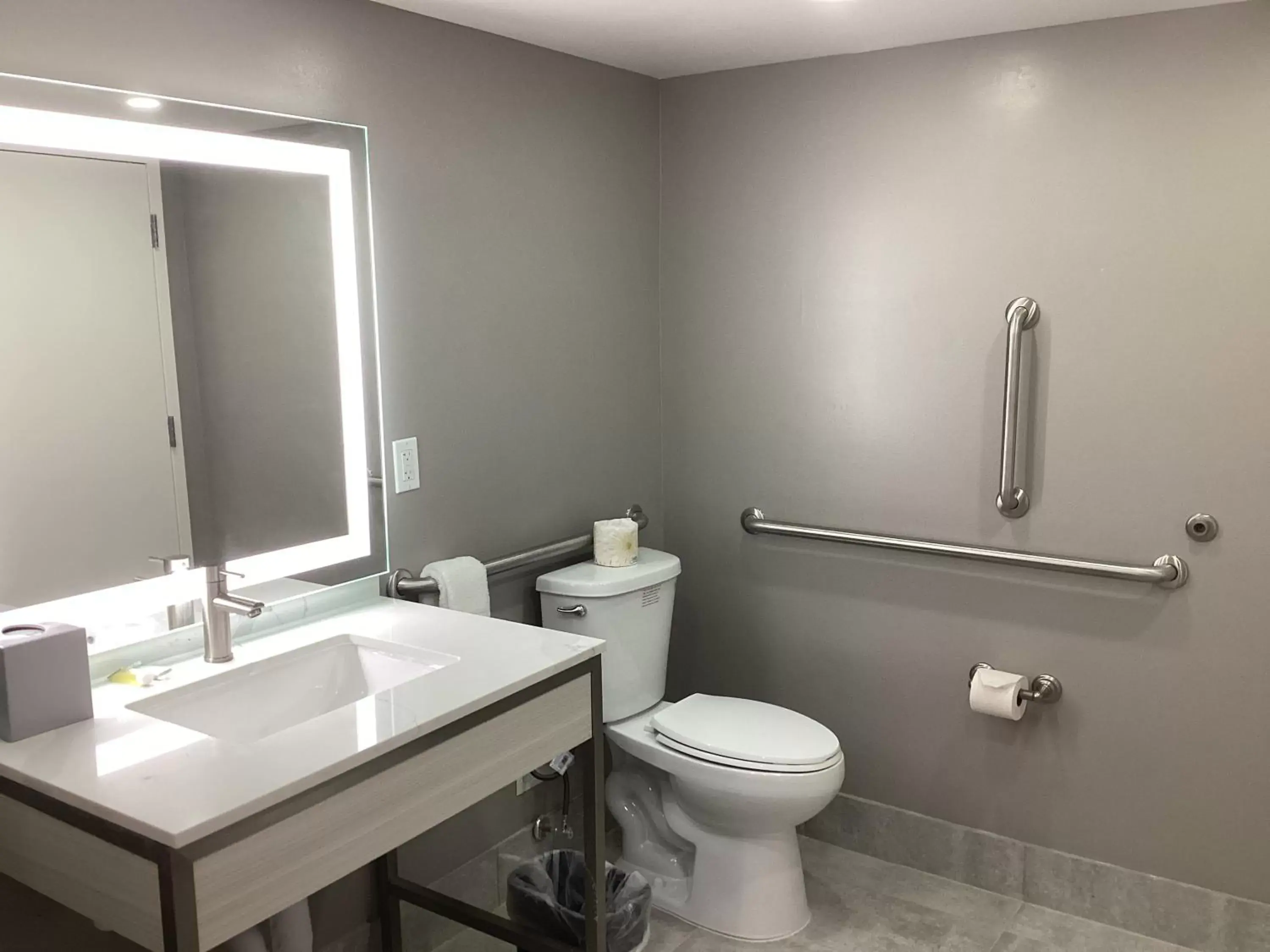 Toilet, Bathroom in Days-Inn by Wyndham Baltimore Northwest