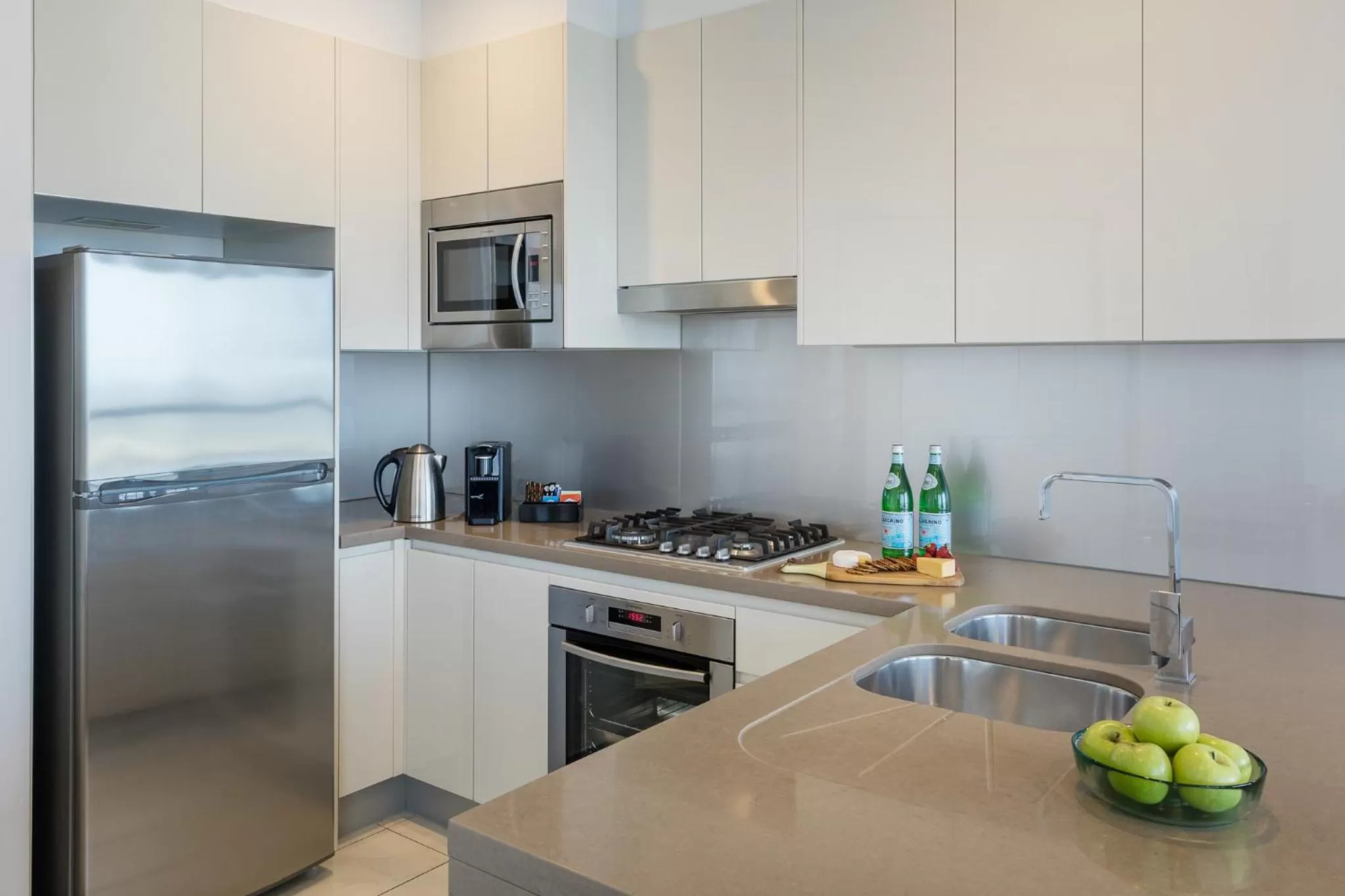 Kitchen or kitchenette in Meriton Suites Adelaide Street, Brisbane