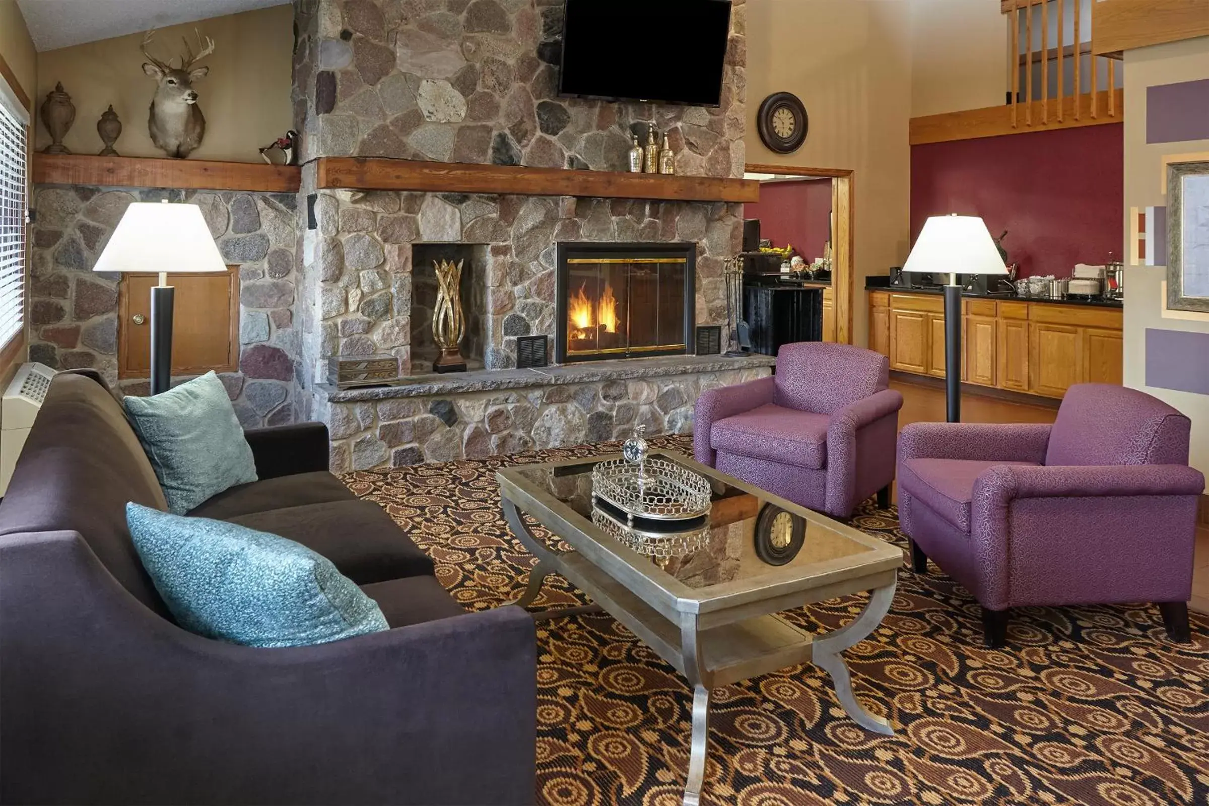 Lobby or reception, Seating Area in AmericInn by Wyndham Elkhorn Near Lake Geneva