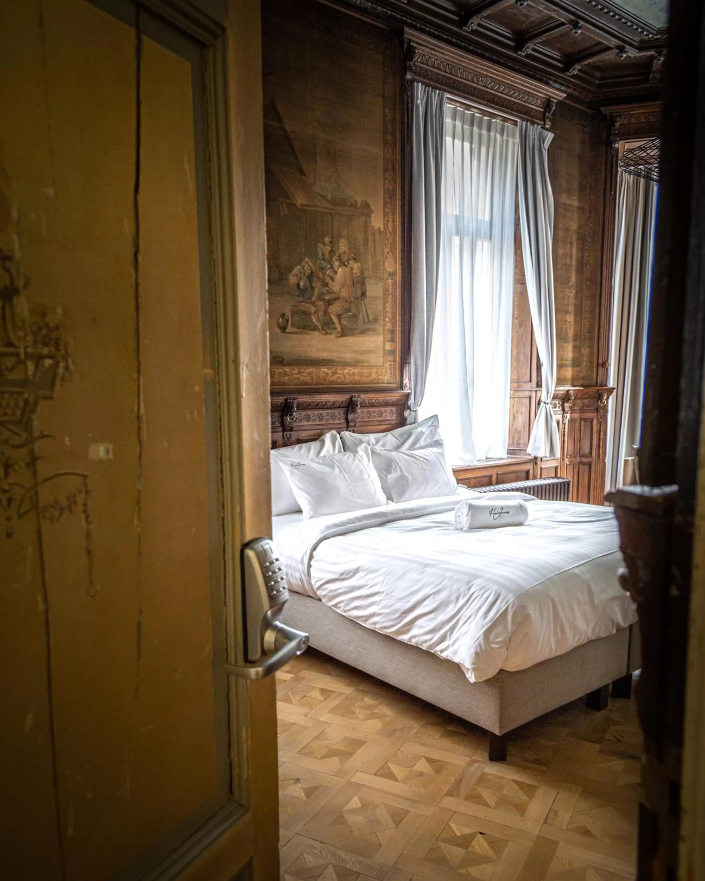 Bed in Heirloom - The Mansion