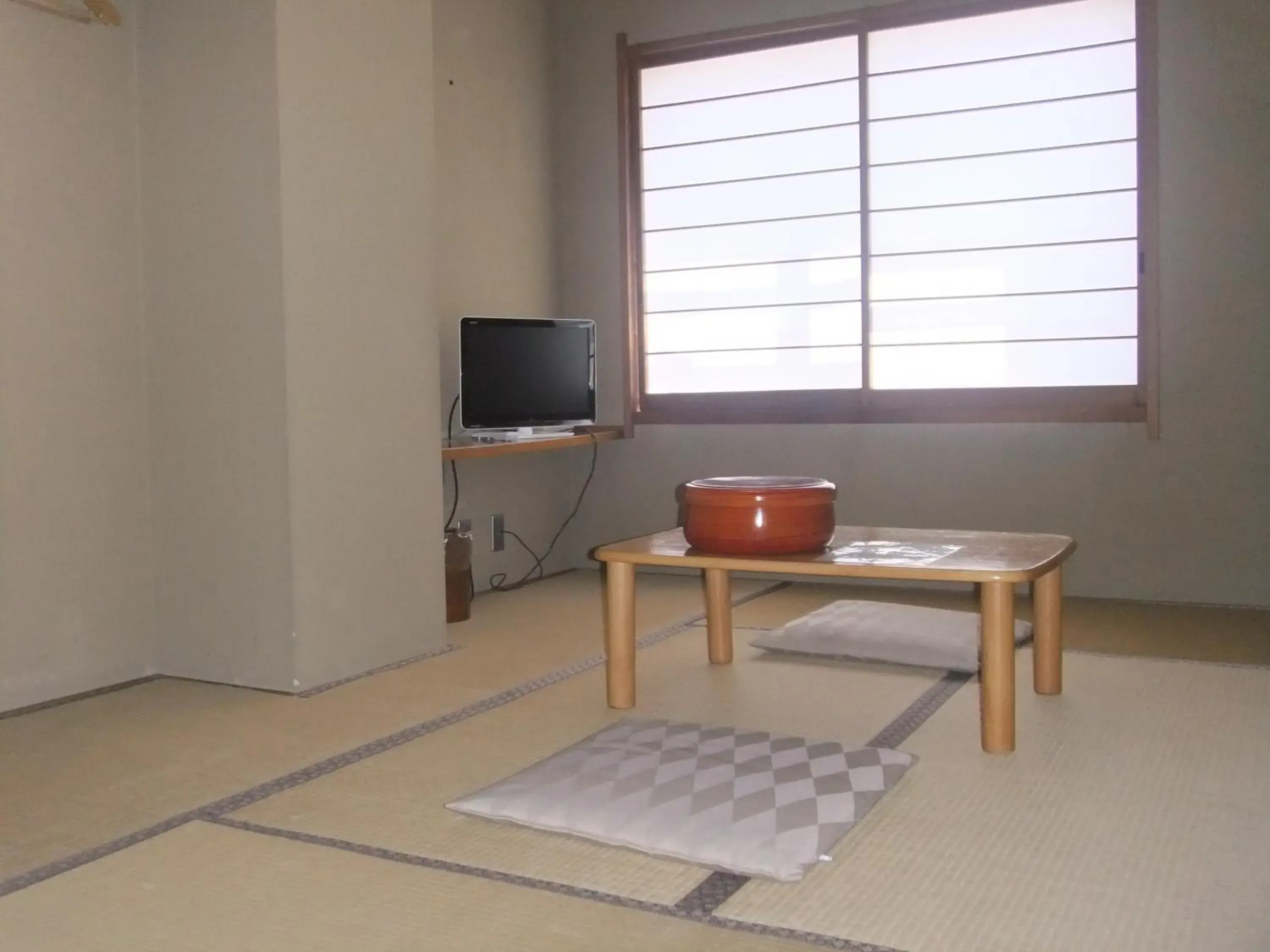 Photo of the whole room, TV/Entertainment Center in Kawaguchiko Station Inn