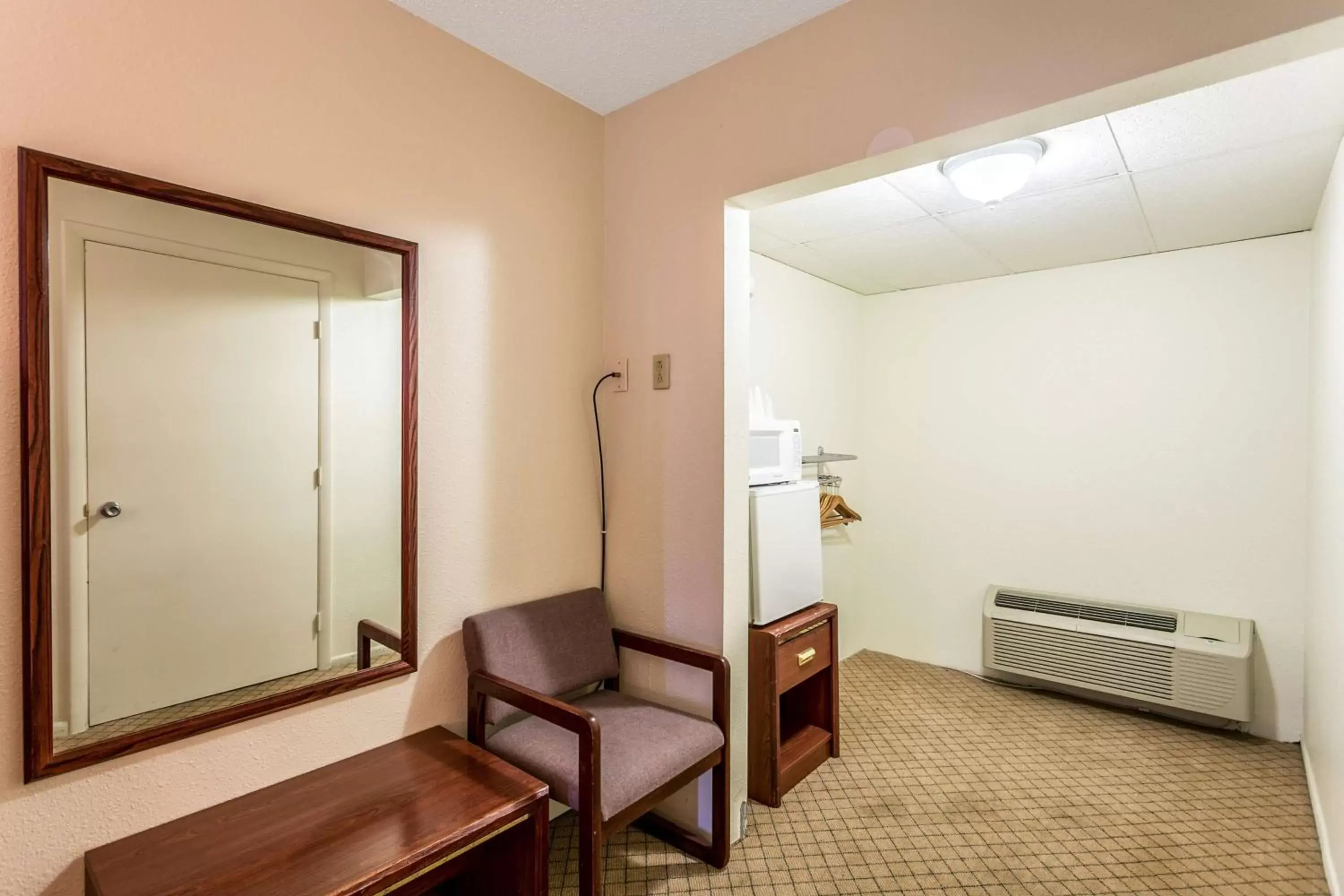 Photo of the whole room, Seating Area in Motel 6-Butte, MT - Historic City Center