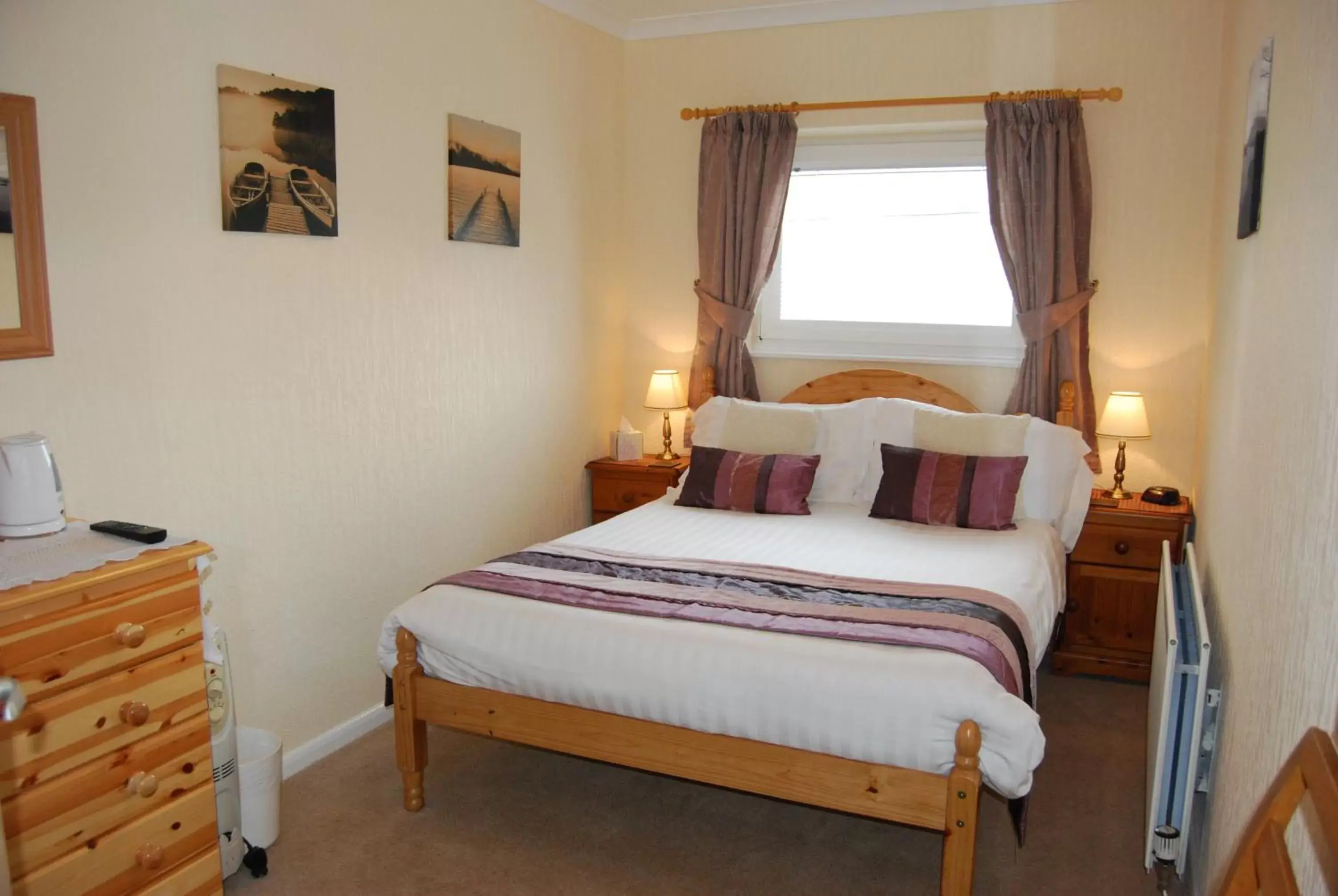 Day, Bed in Beckside Guest House Keswick