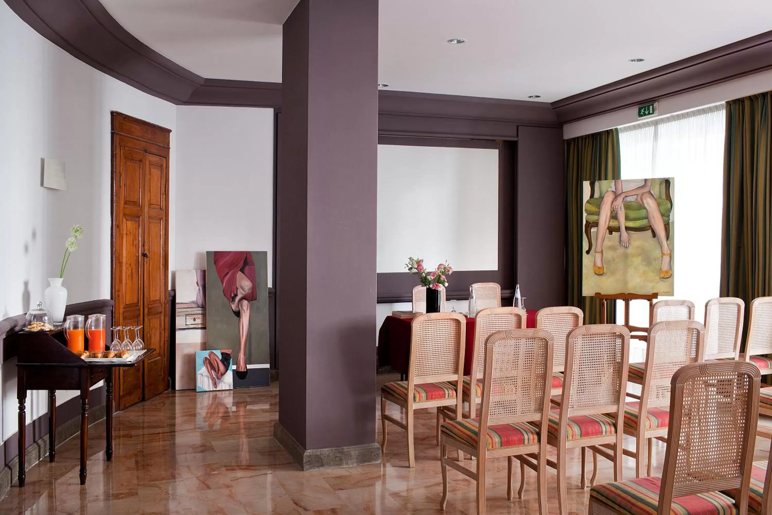Business facilities, Restaurant/Places to Eat in Hotel Principe Di Villafranca