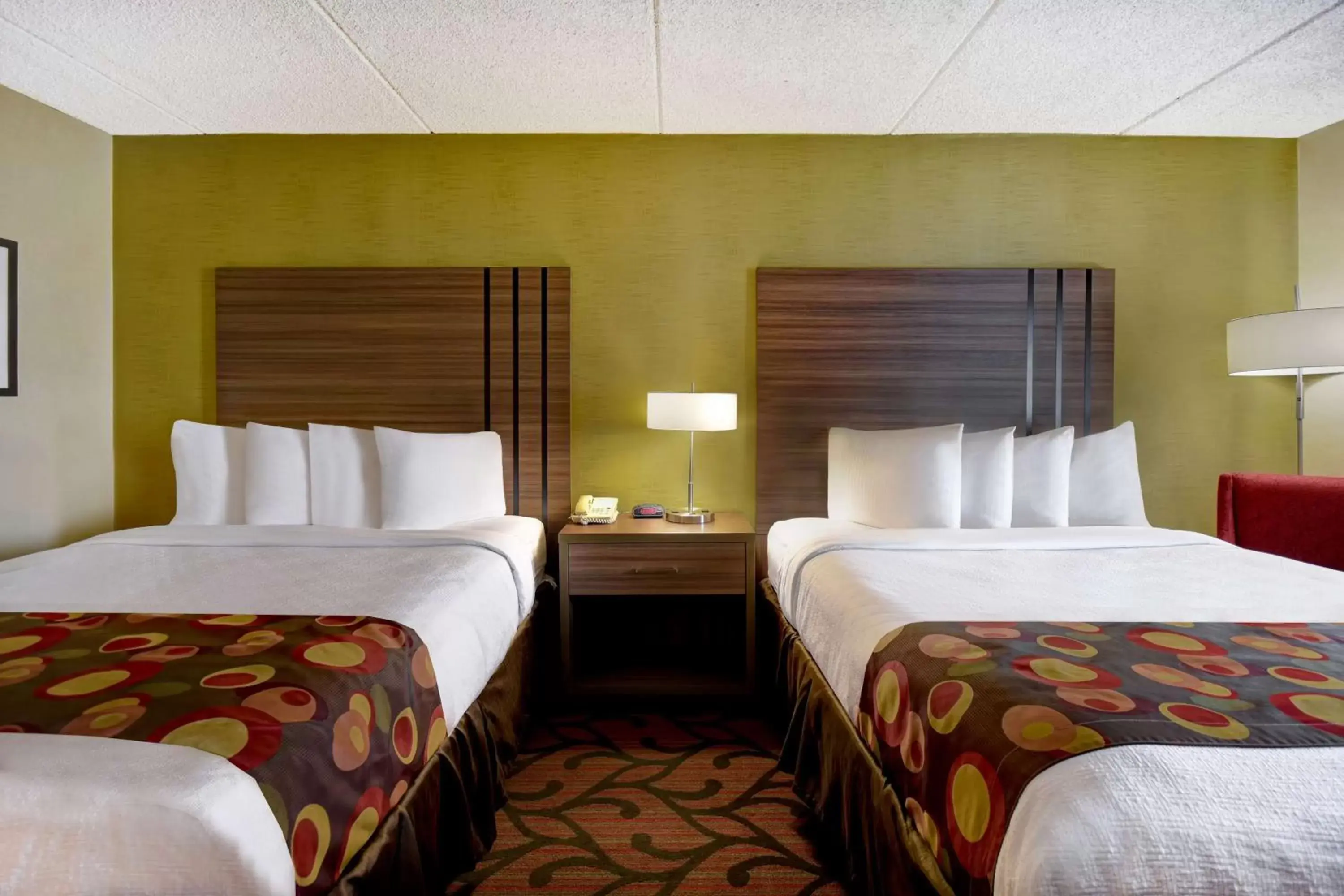 Photo of the whole room, Bed in Best Western Rochester Marketplace Inn