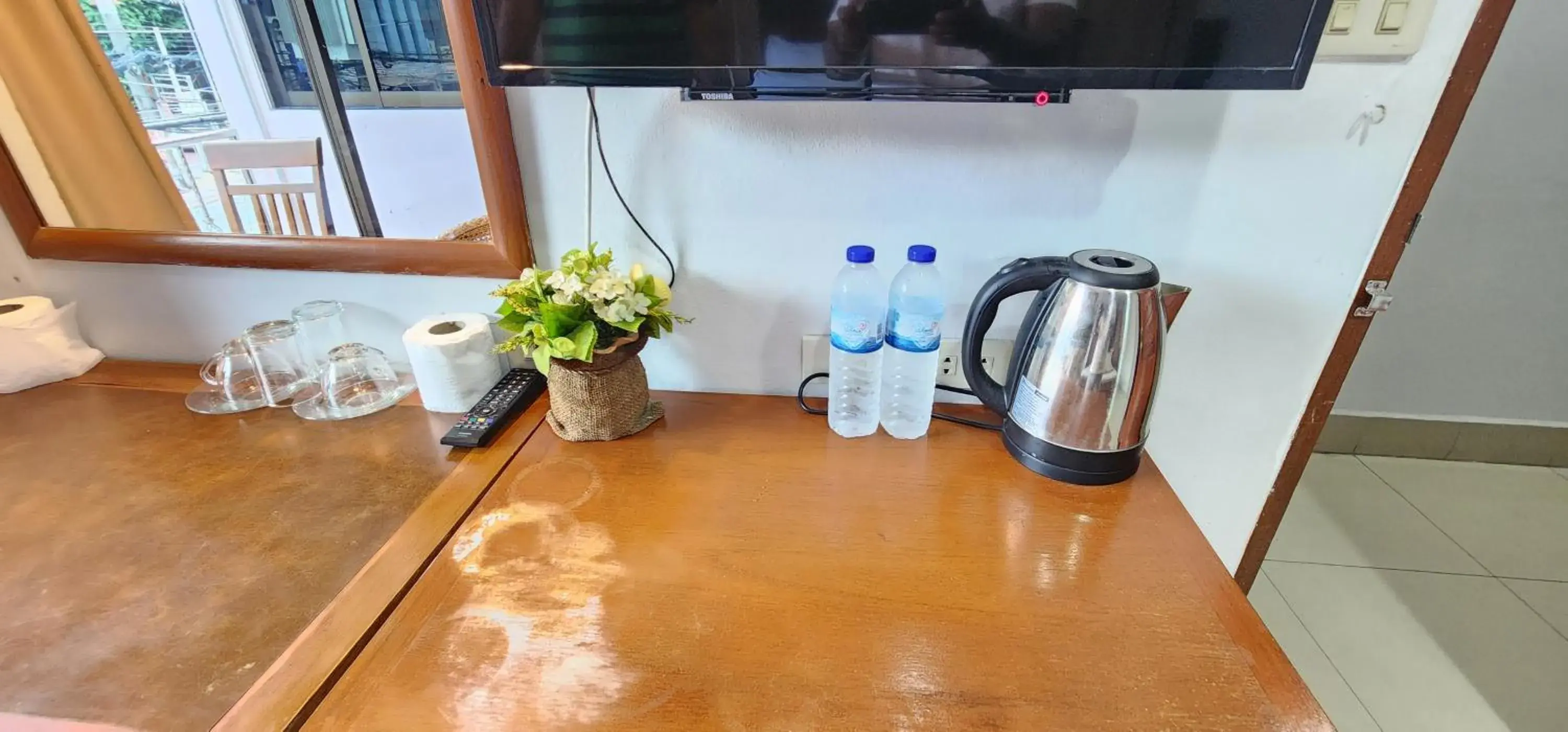 Coffee/tea facilities, TV/Entertainment Center in Royal Swiss Guest House