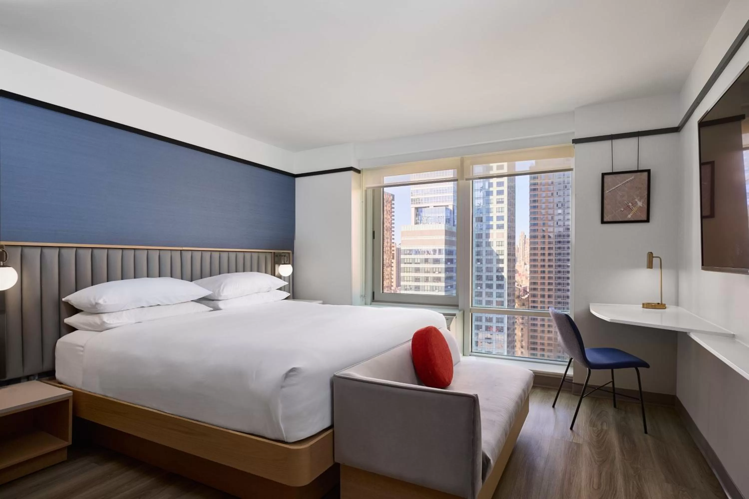 Photo of the whole room, Bed in Delta Hotels by Marriott New York Times Square